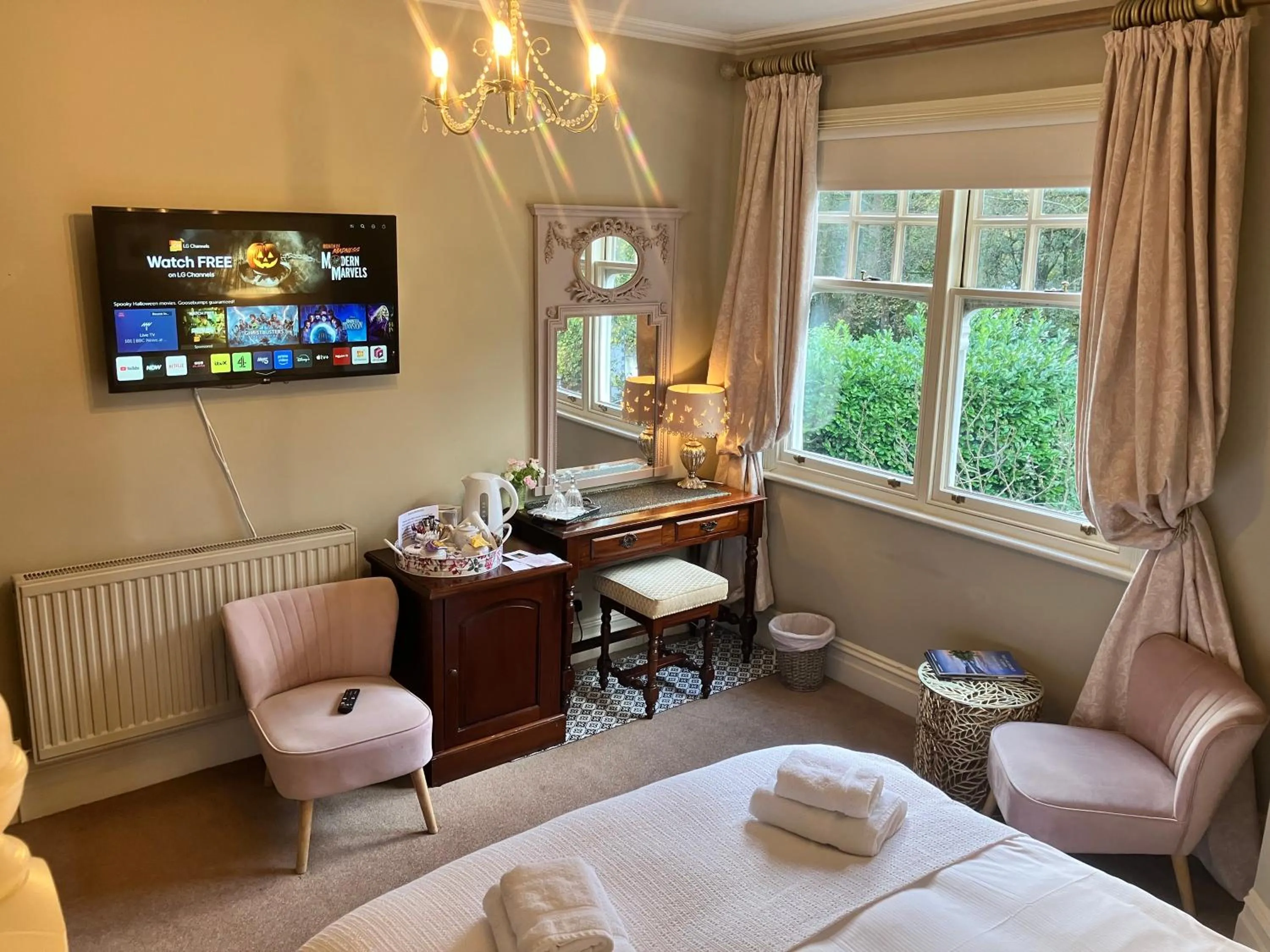 Bed in Storrs Gate House