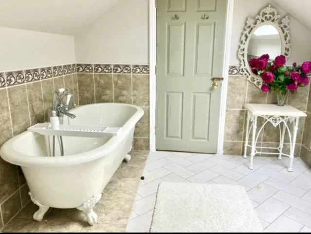 Shower in Storrs Gate House