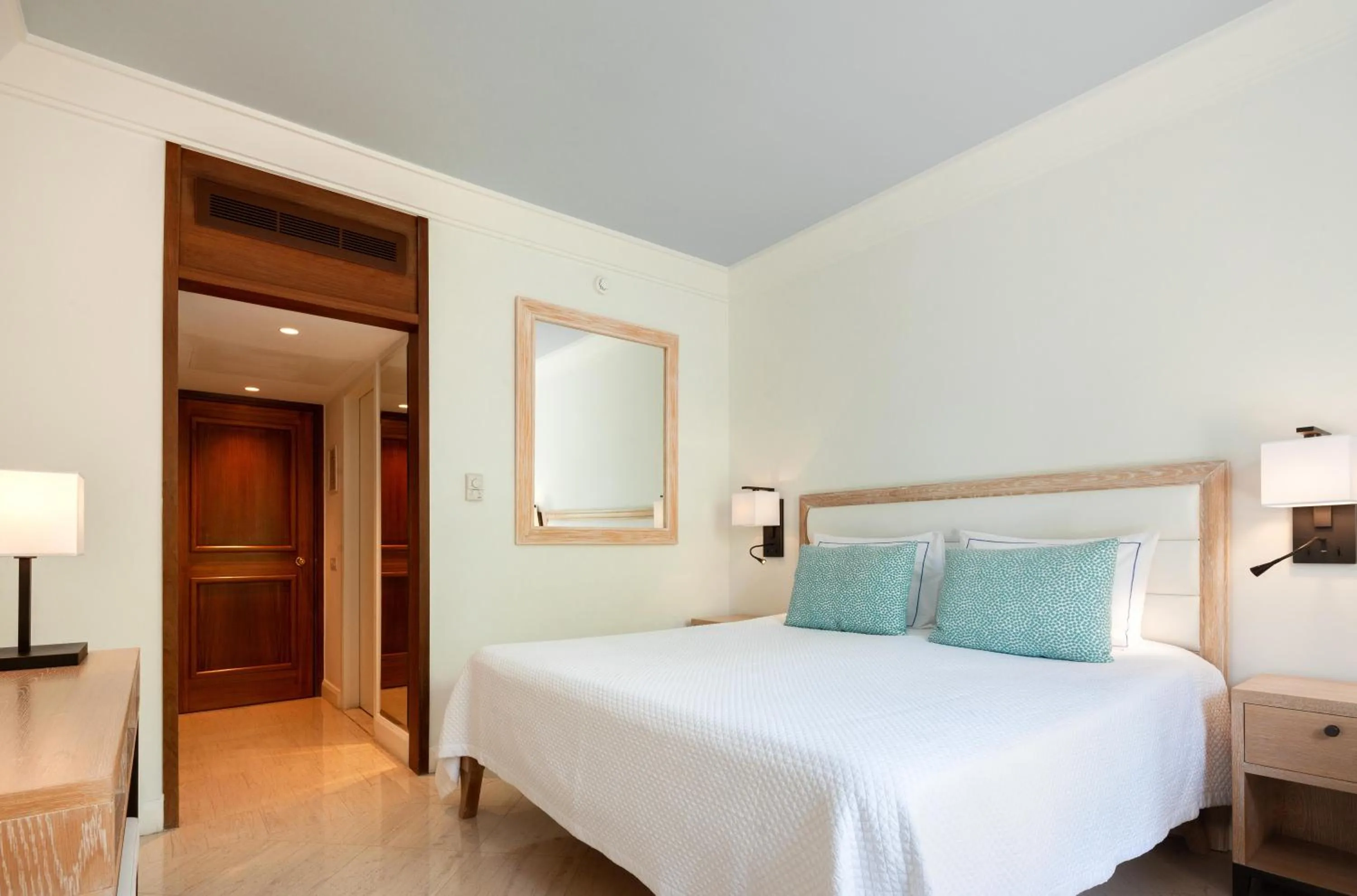 Photo of the whole room, Bed in Annabelle