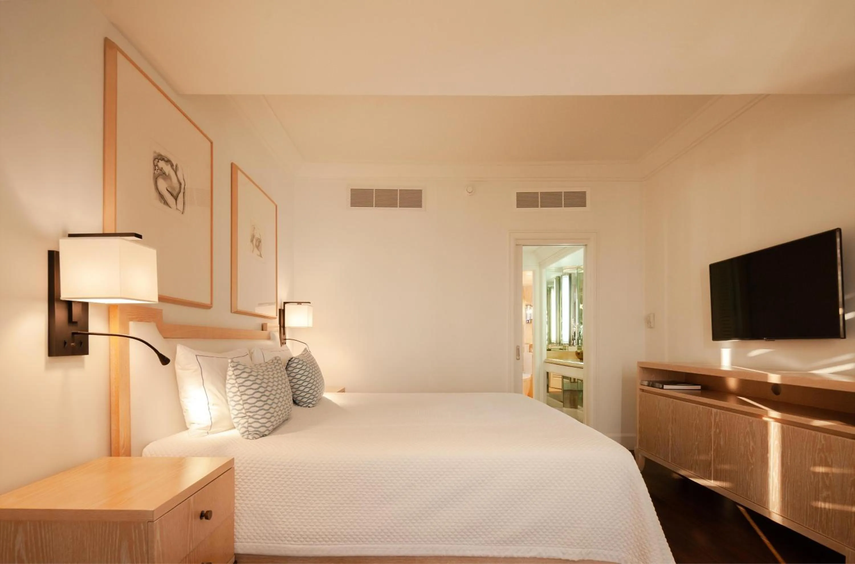 Photo of the whole room, Bed in Annabelle