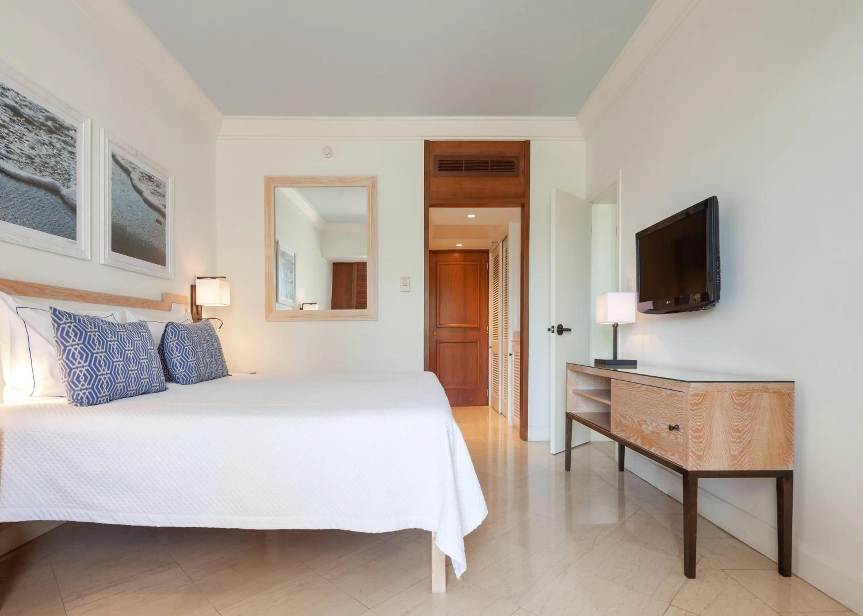 Photo of the whole room, Bed in Annabelle