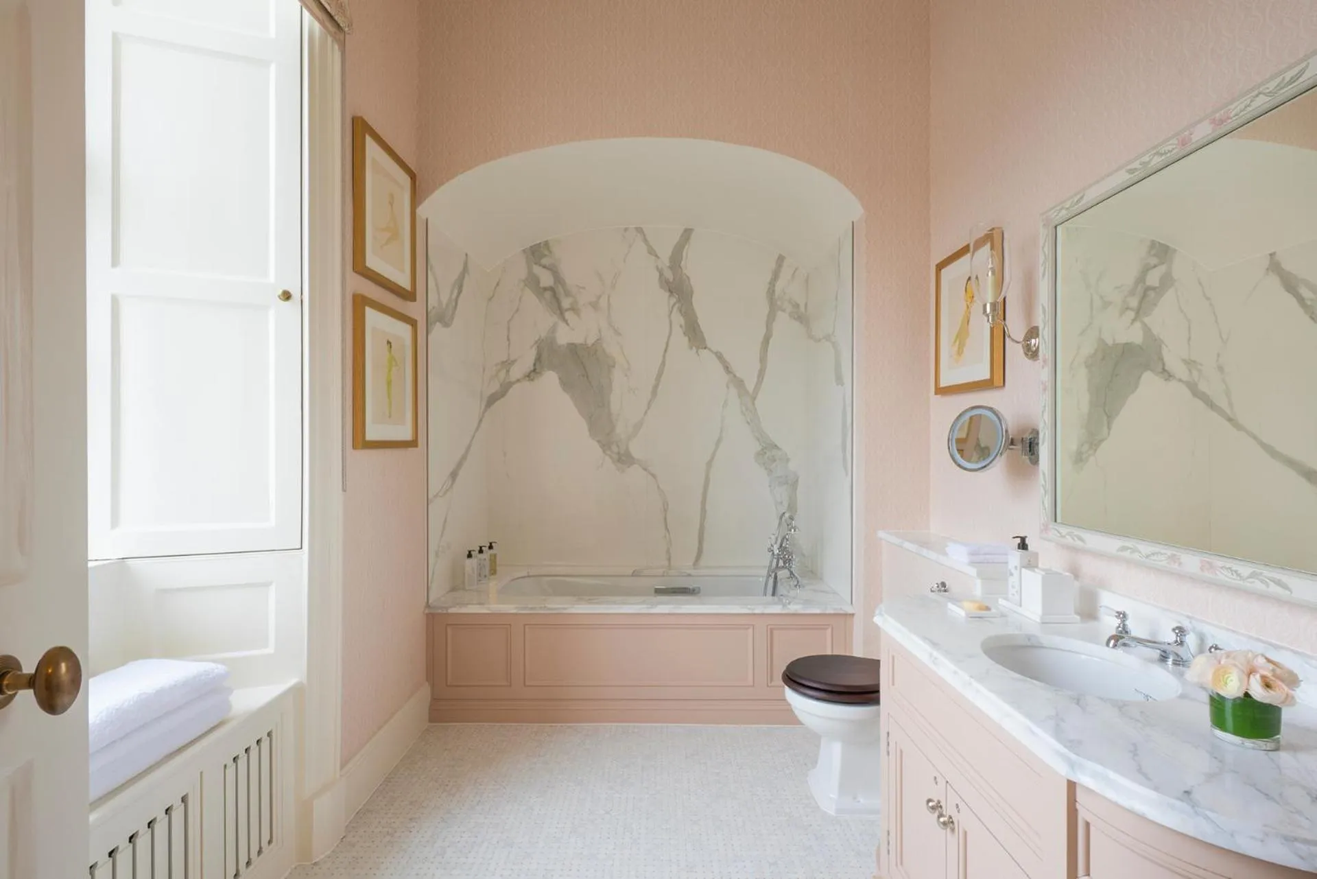 Toilet in Cashel Palace Hotel