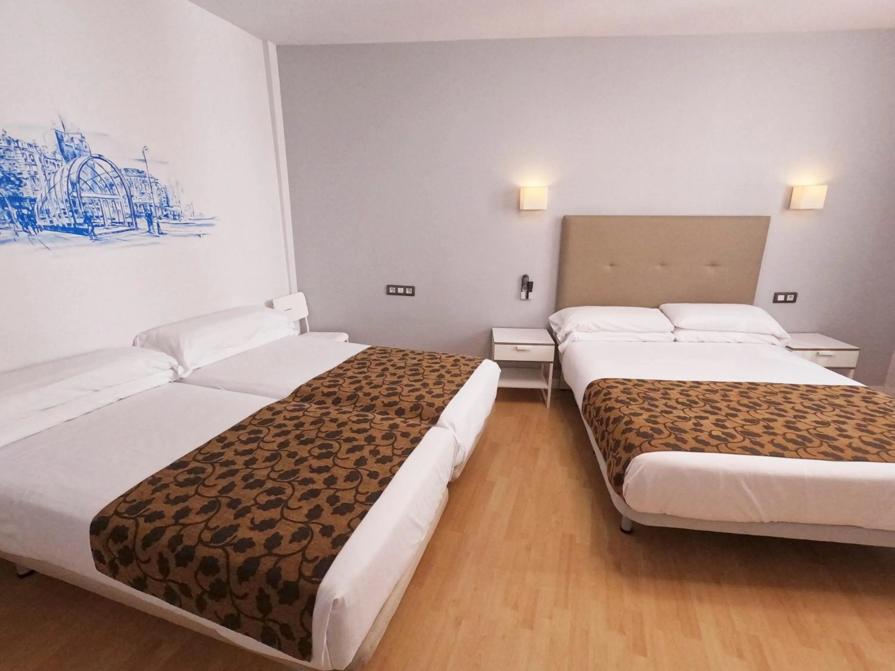 Photo of the whole room, Bed in Casual Gurea