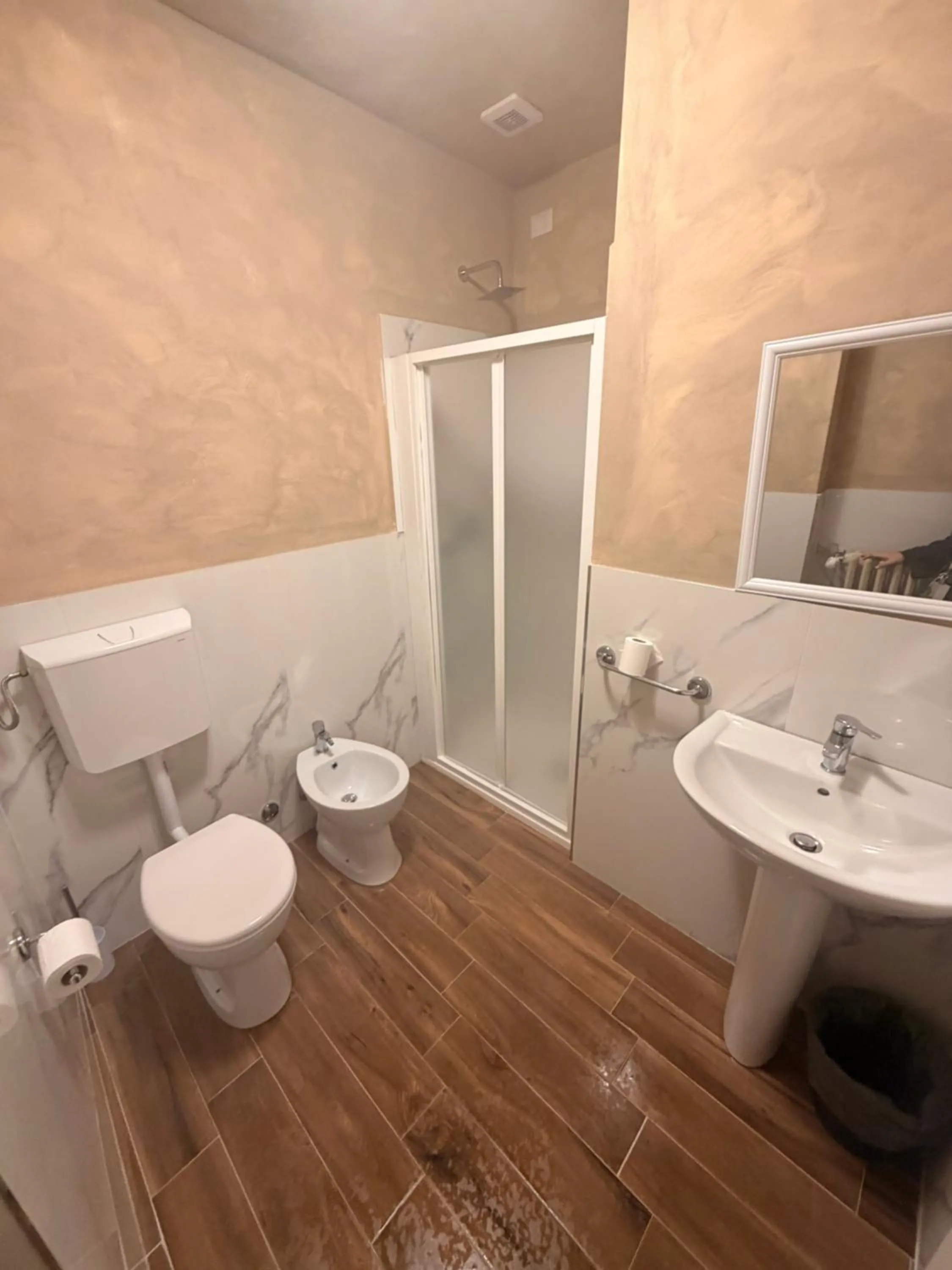 Shower in Albergo Corvetto Corso Lodi