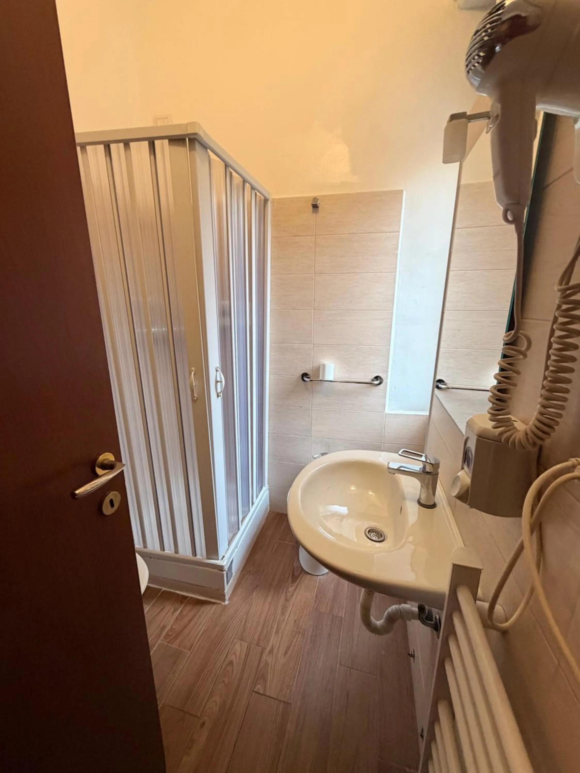 Shower in Albergo Corvetto Corso Lodi