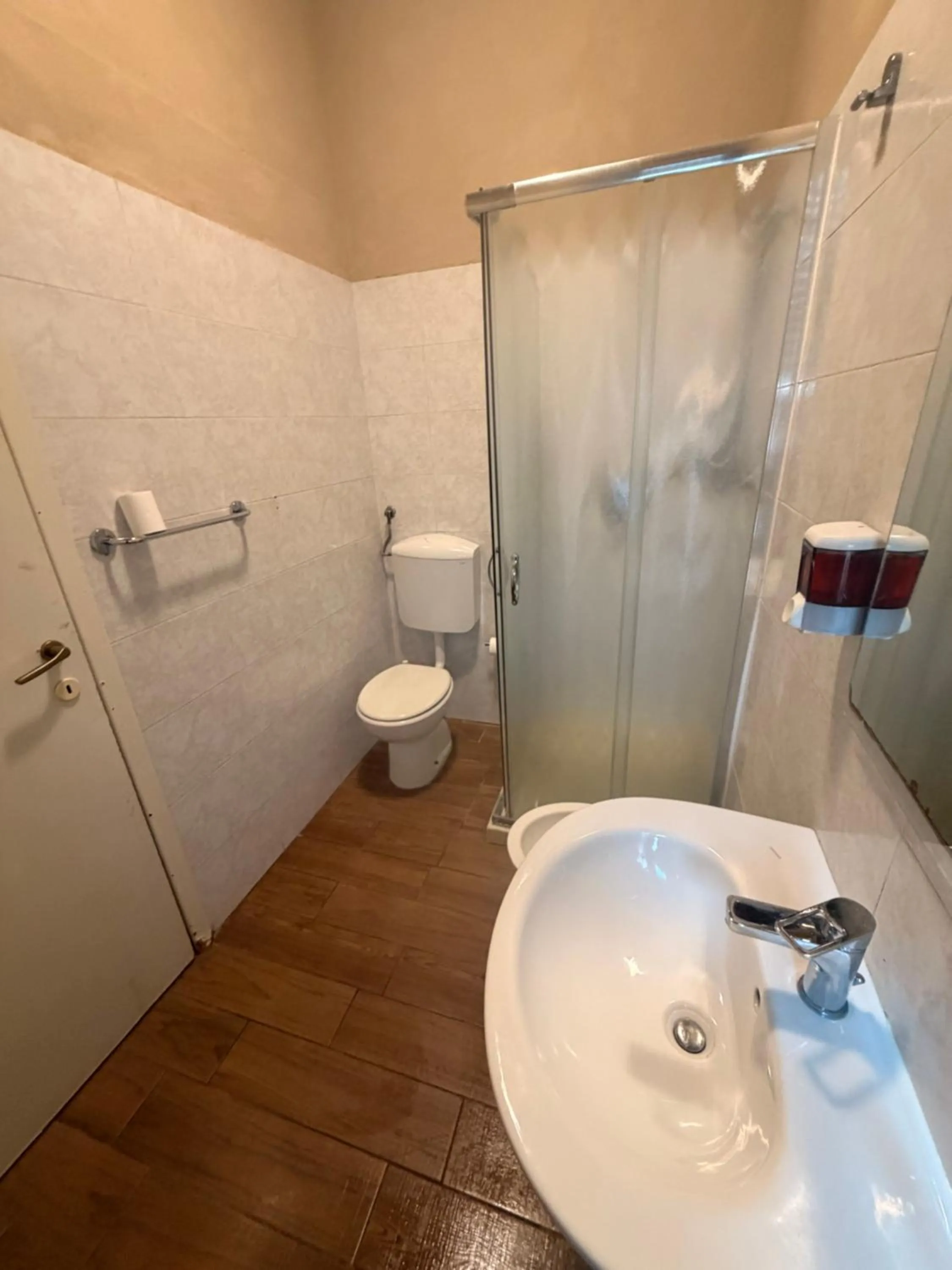Shower in Albergo Corvetto Corso Lodi