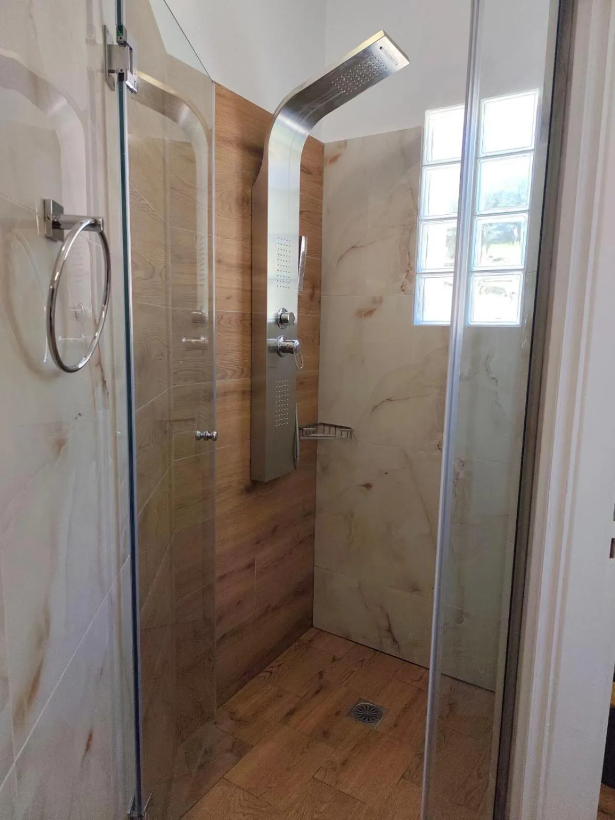 Shower in Vassiliki Studios