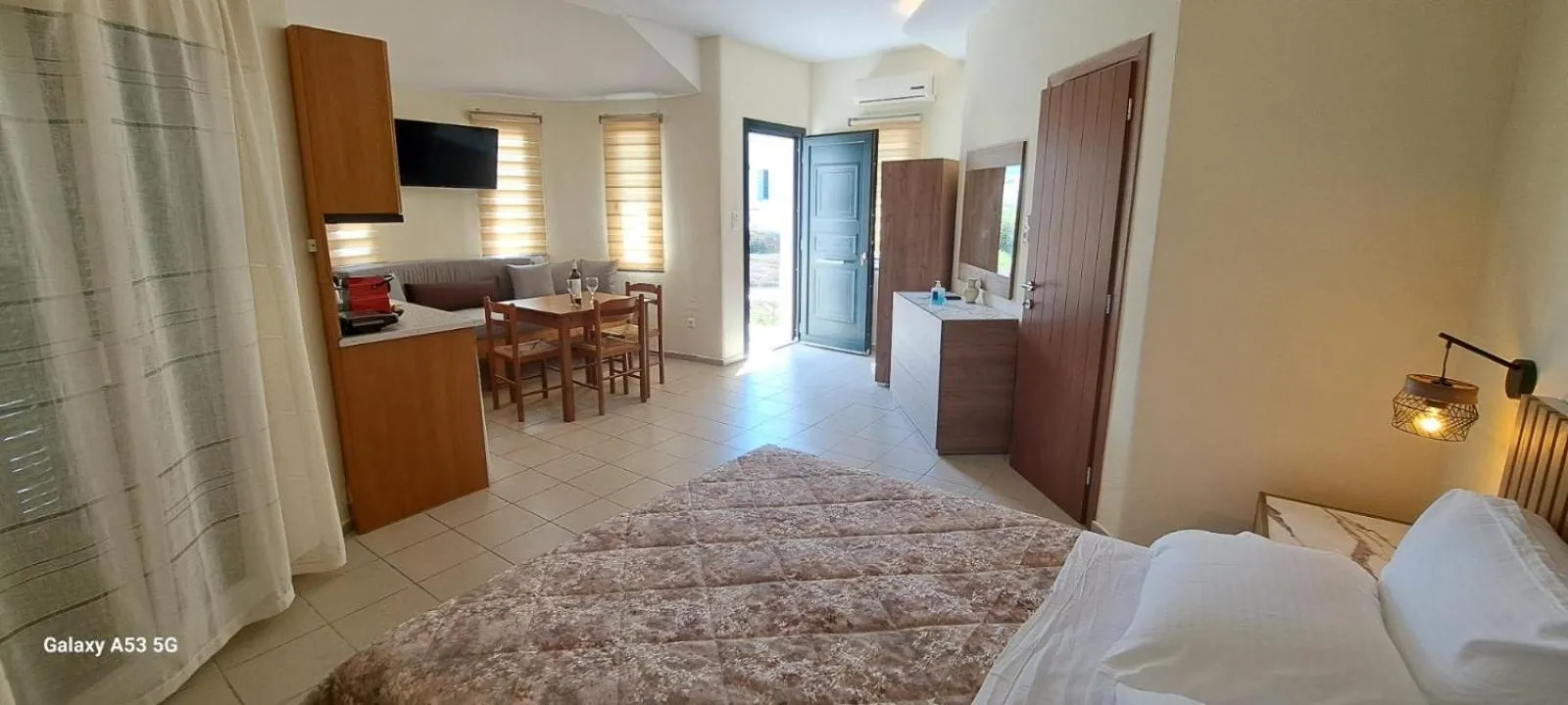 Photo of the whole room, Bed in Vassiliki Studios