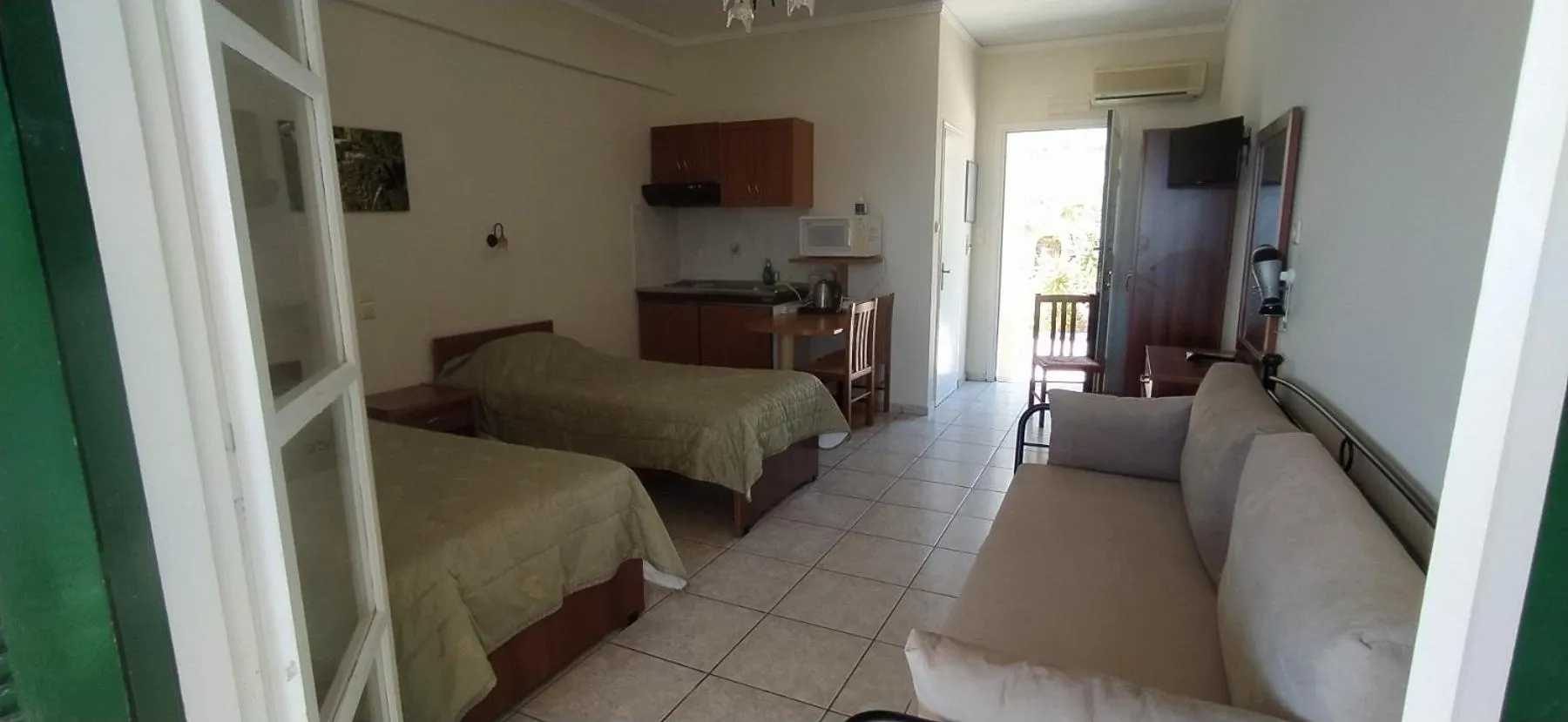 Photo of the whole room, Bed in Vassiliki Studios