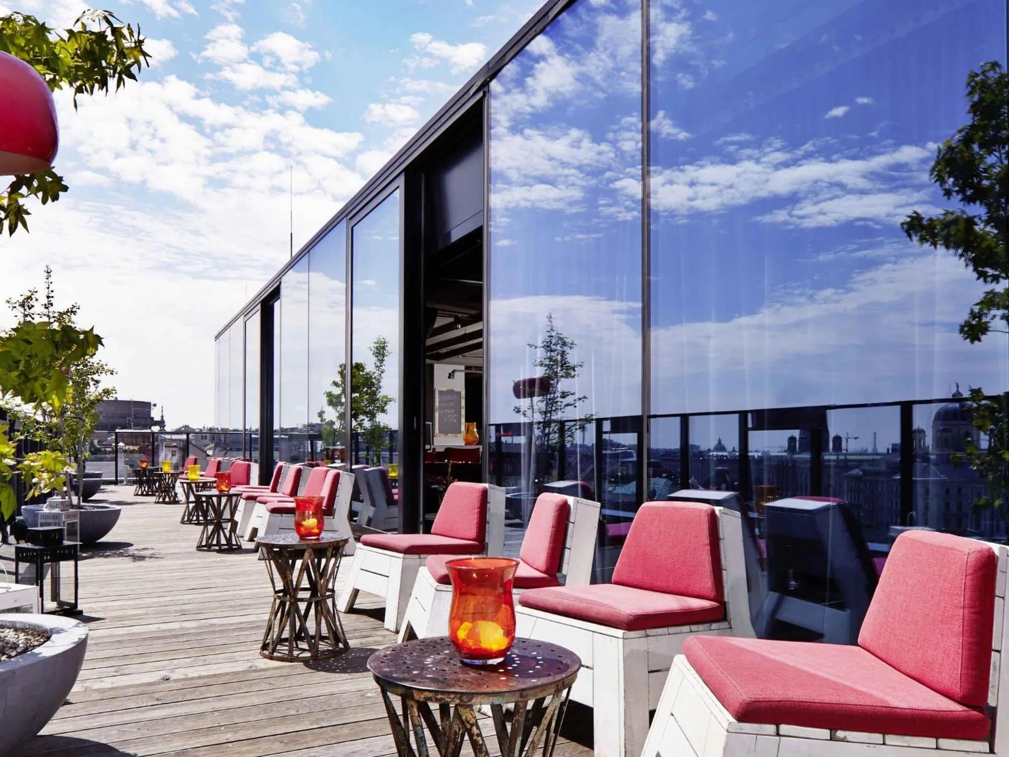 Lounge or bar in 25hours Hotel beim MuseumsQuartier