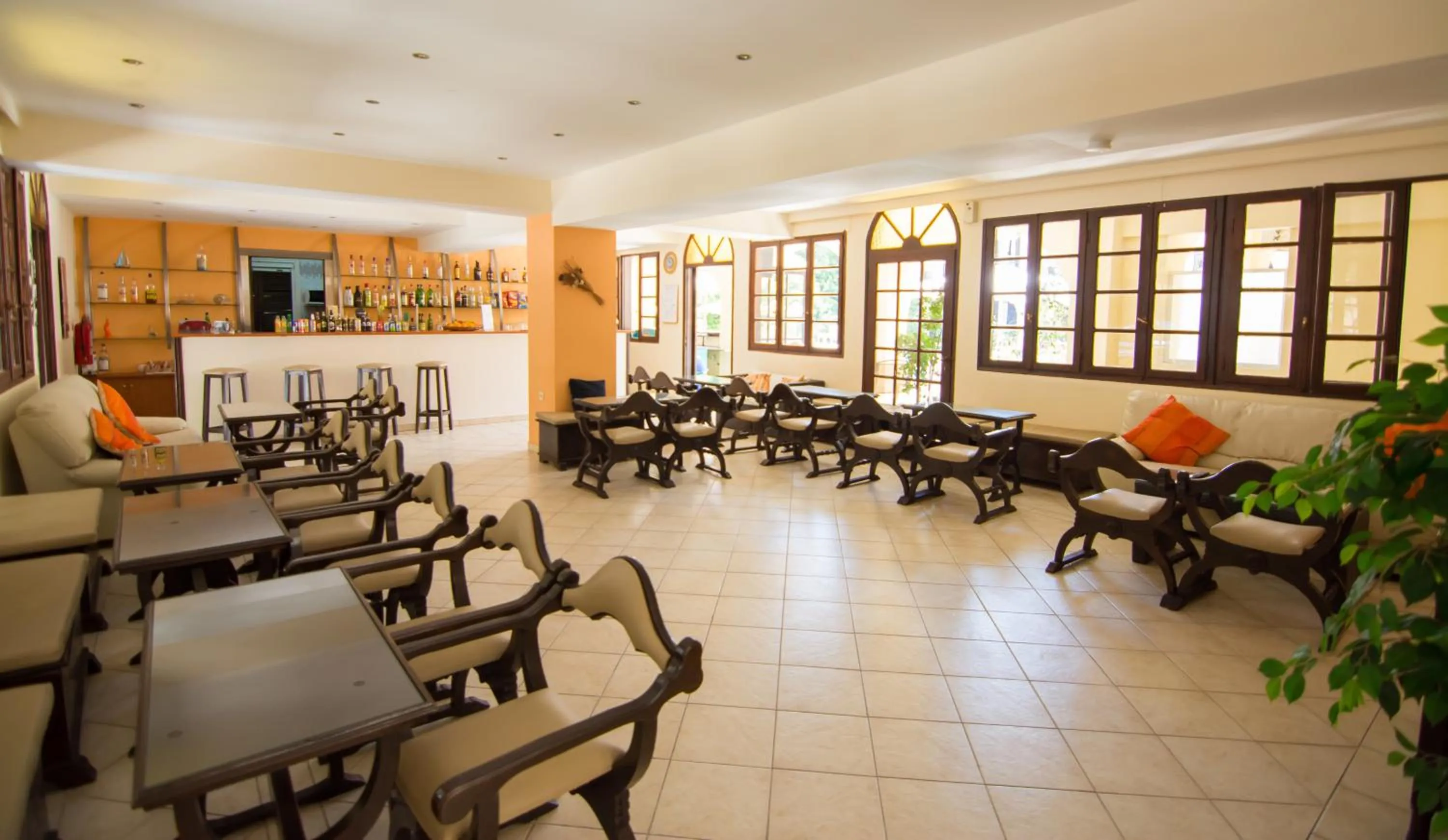 Restaurant/places to eat in Annaliza Apartments