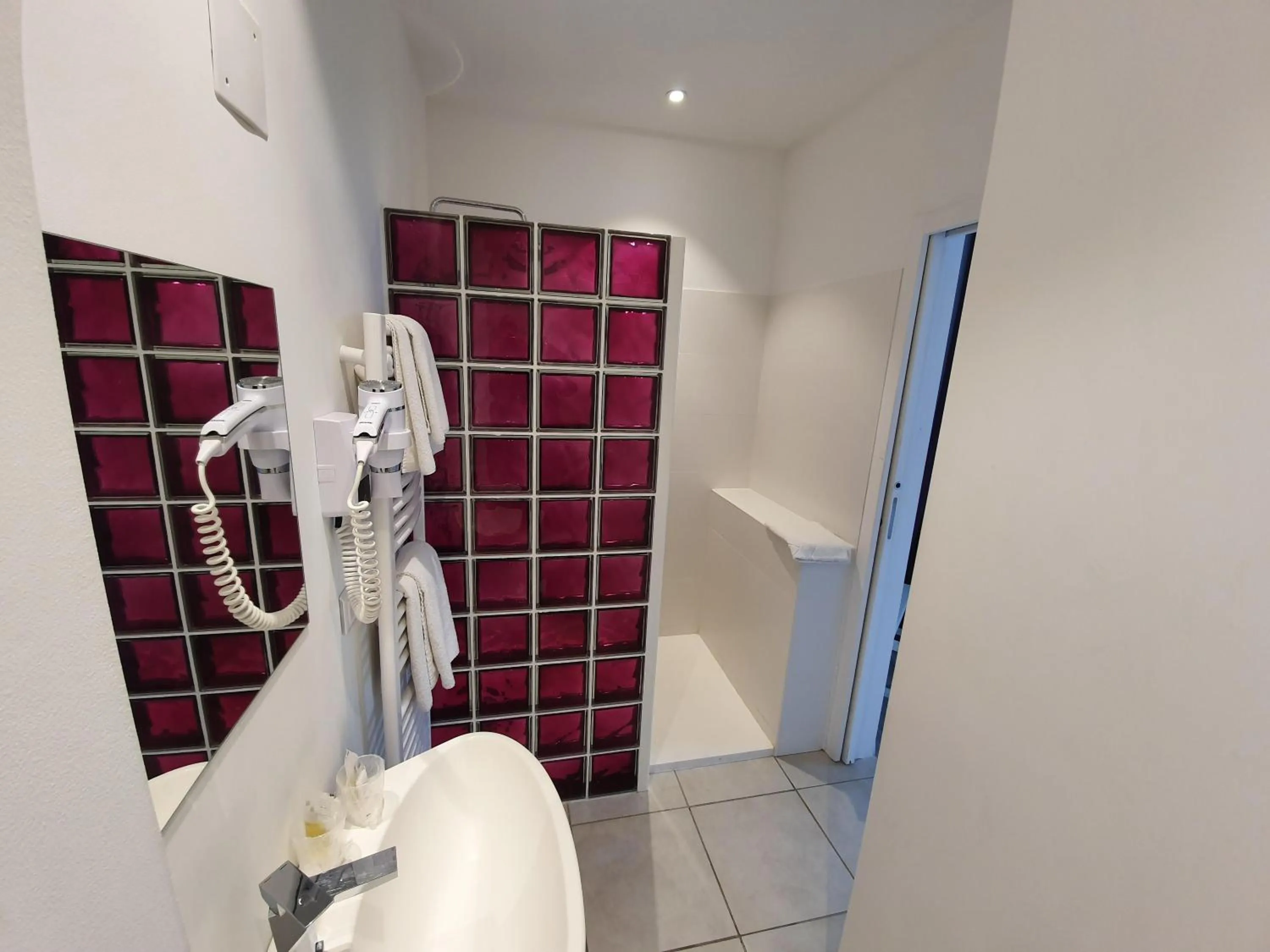 Shower in Hôtel Les 3 Terrasses