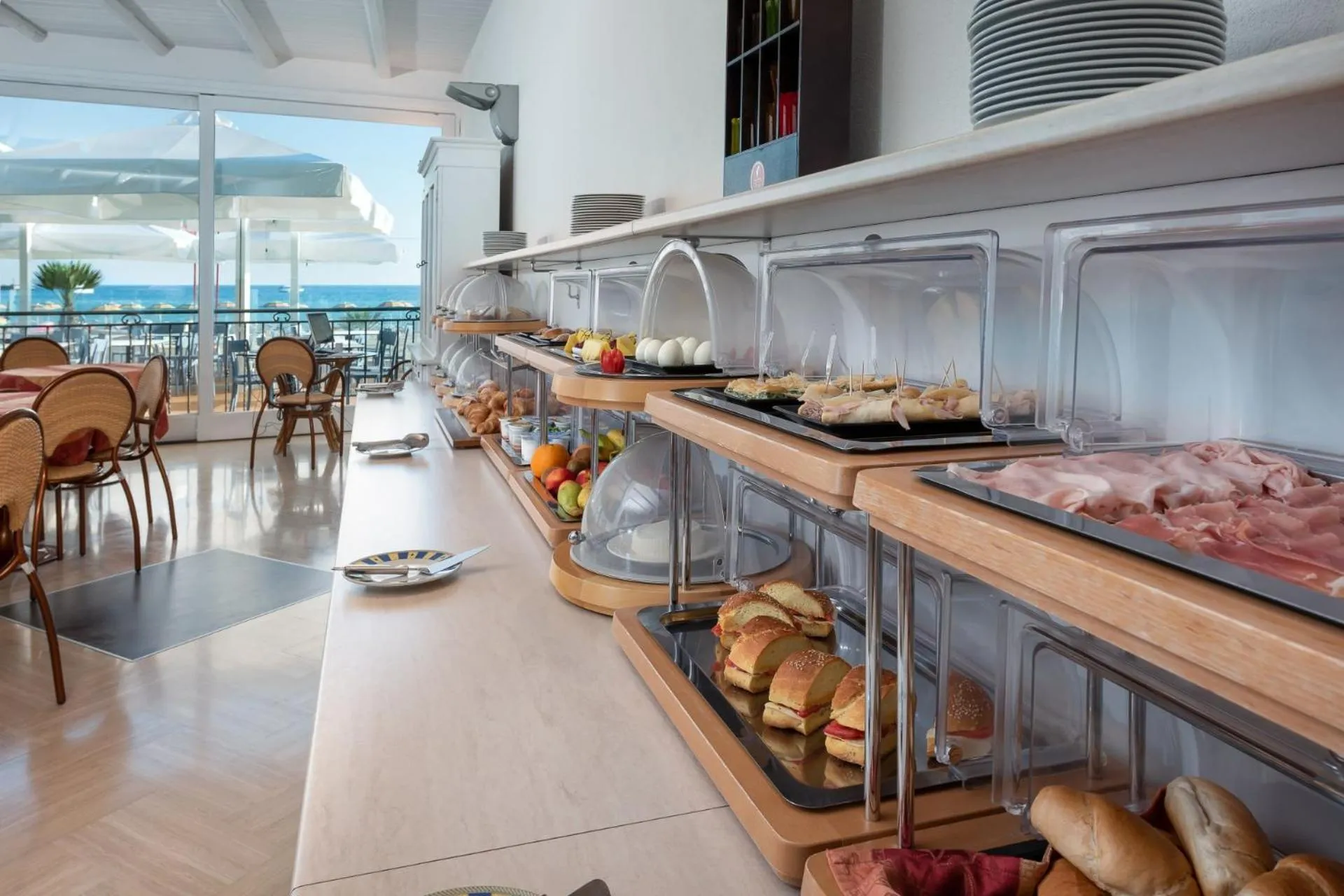 Restaurant/places to eat in Hotel Riviera