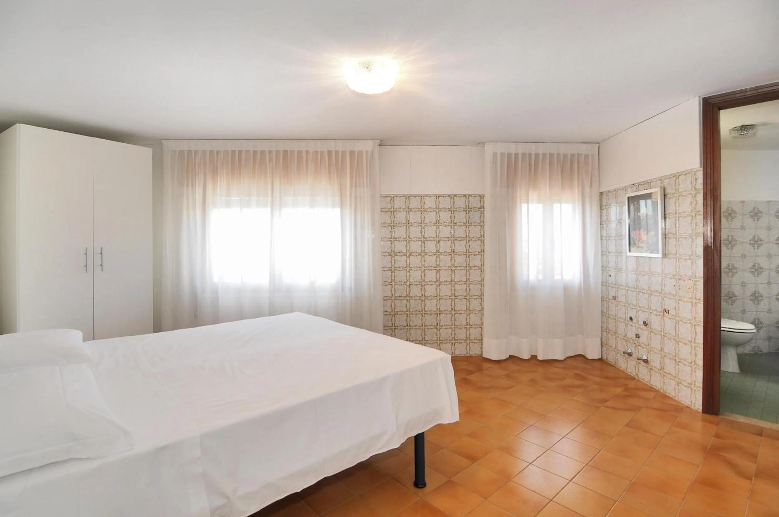 Bedroom, Bed in Venus Best Price