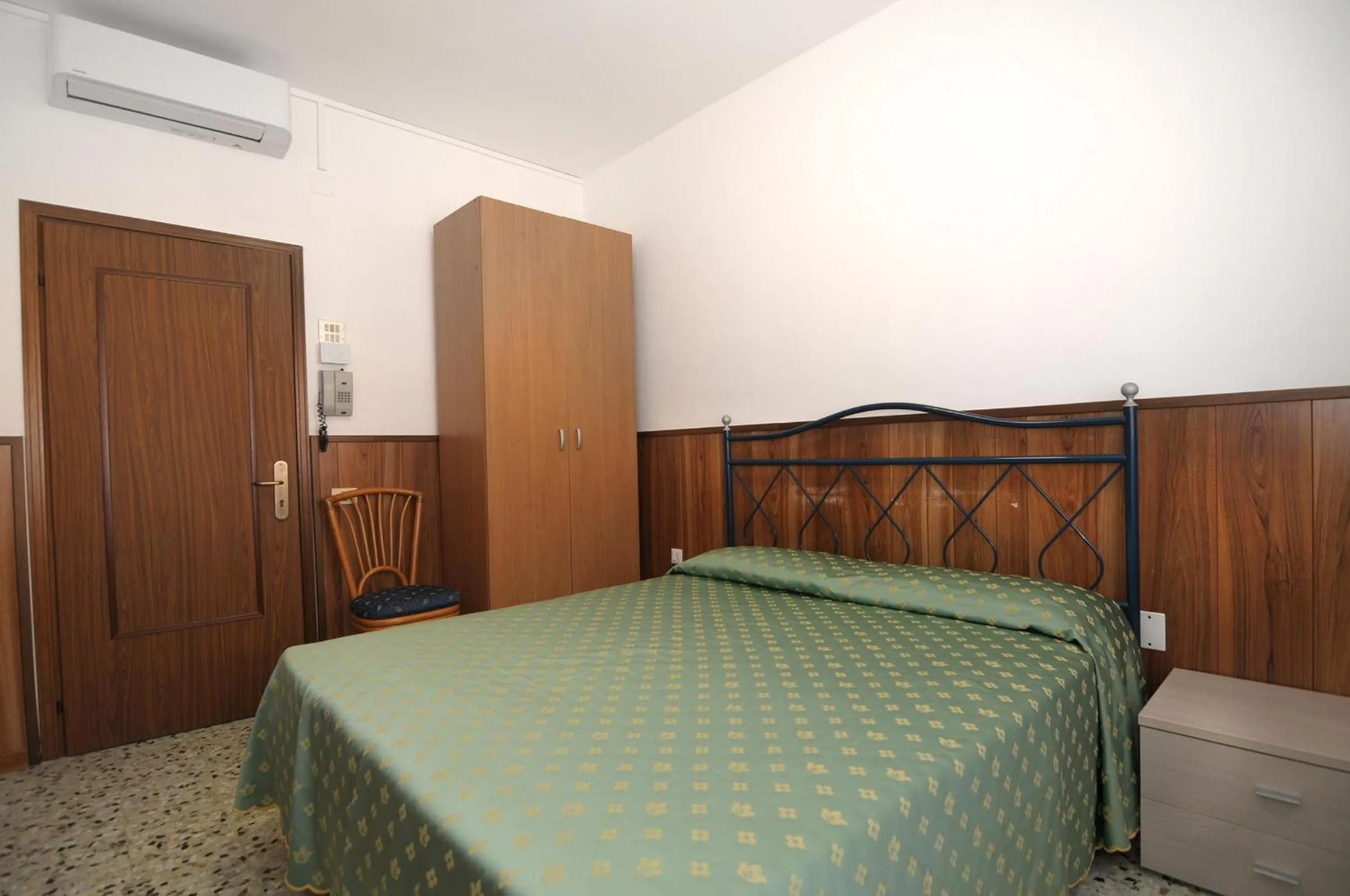 Bedroom, Bed in Venus Best Price