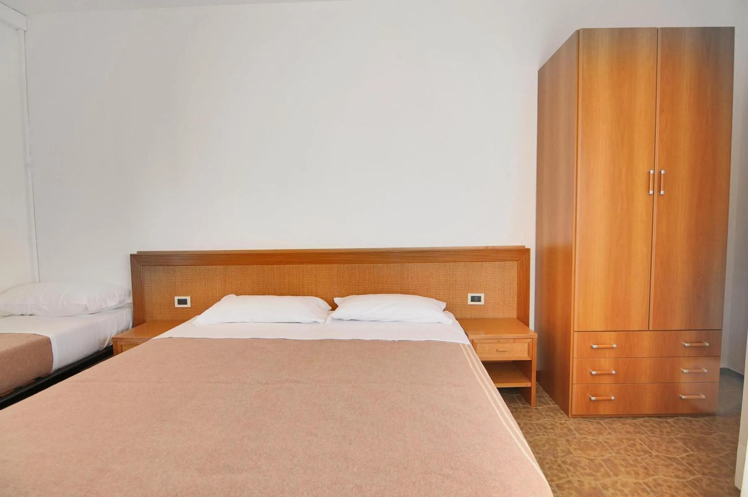 Bedroom, Bed in Venus Best Price