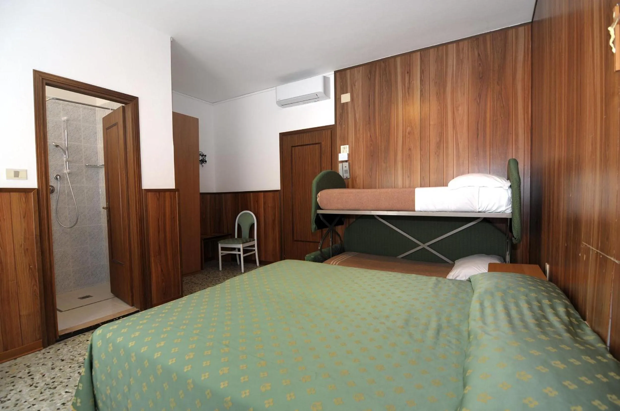 Photo of the whole room, Bed in Venus Best Price