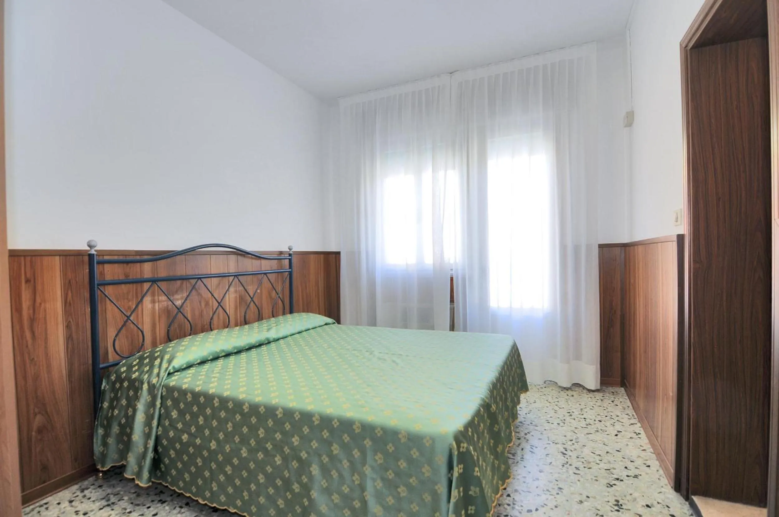 Bedroom, Bed in Venus Best Price