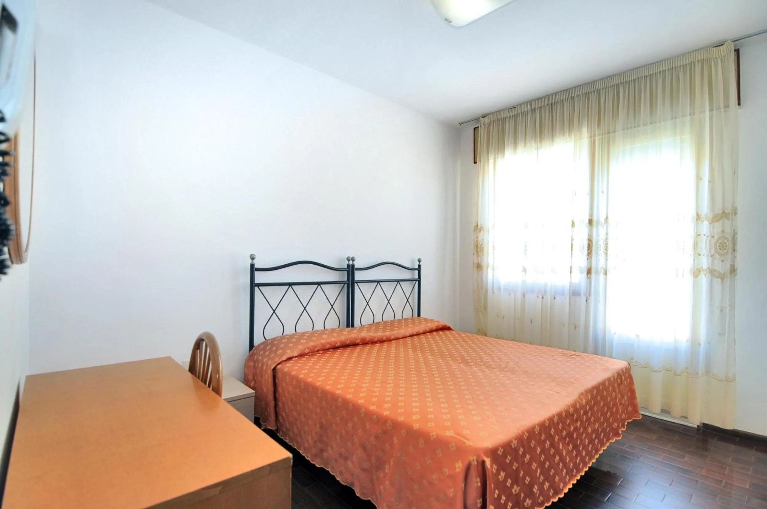 Bedroom, Bed in Venus Best Price