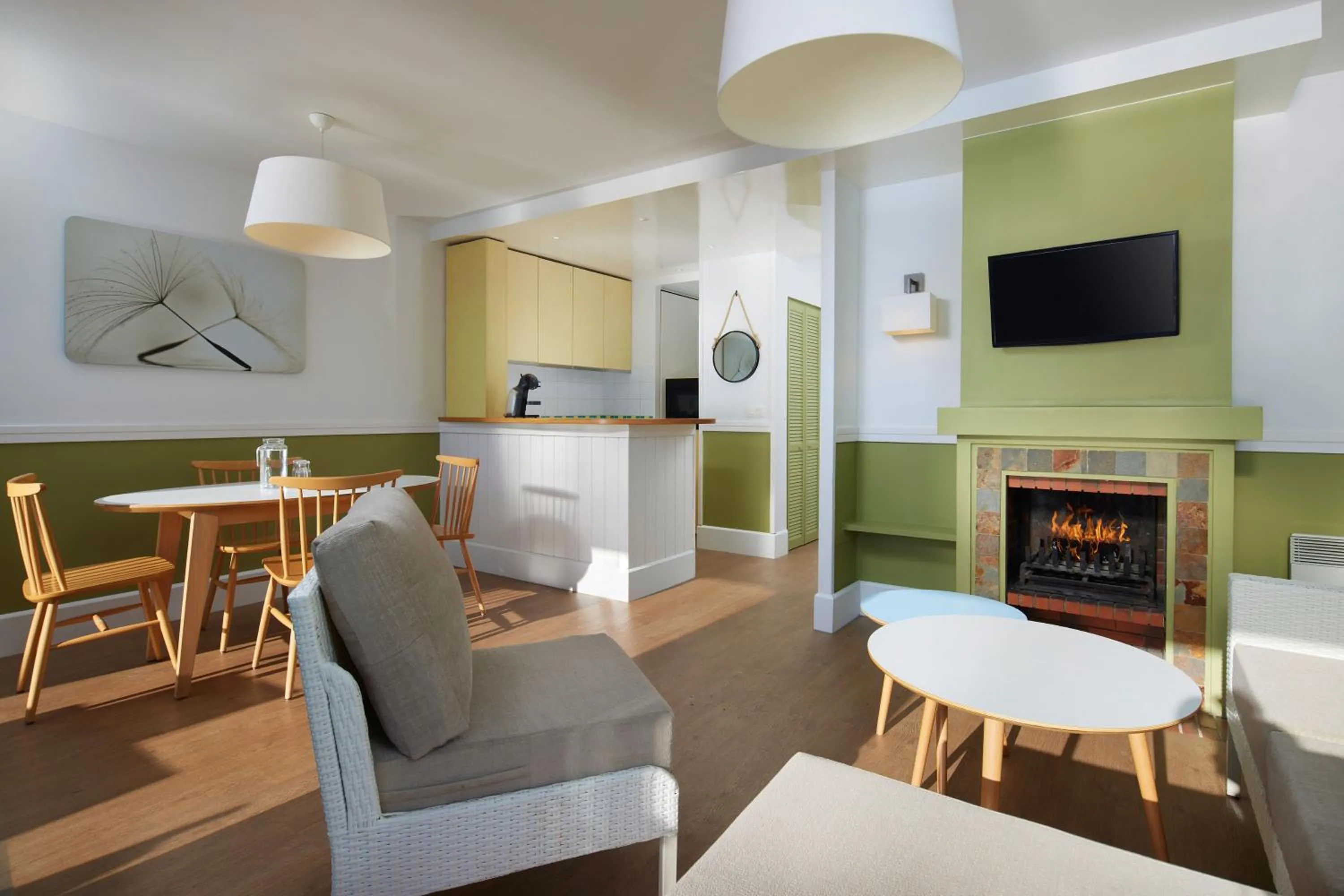Communal lounge/ TV room in Center Parcs Le Lac d’Ailette