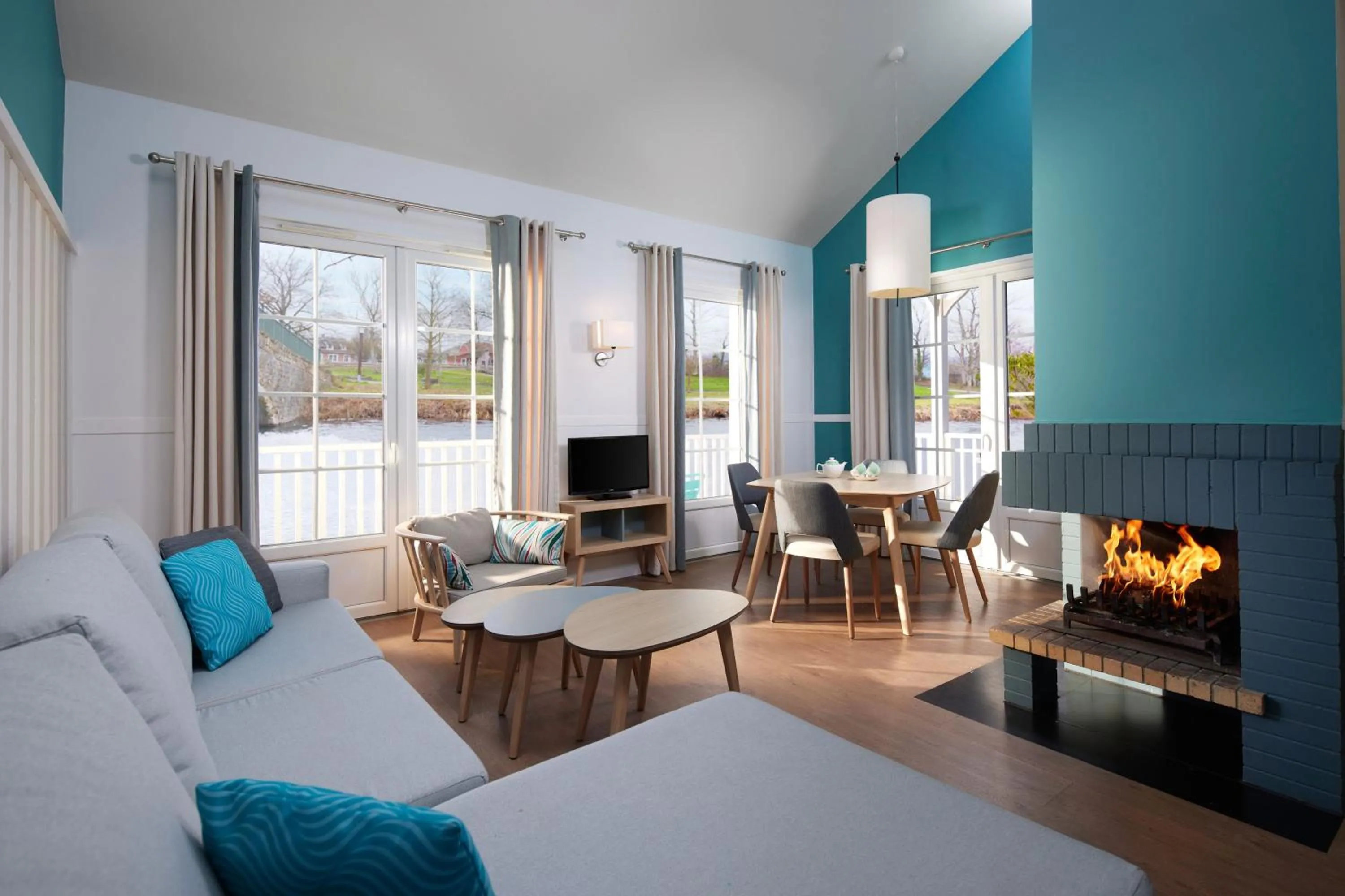 Communal lounge/ TV room, Bed in Center Parcs Le Lac d’Ailette