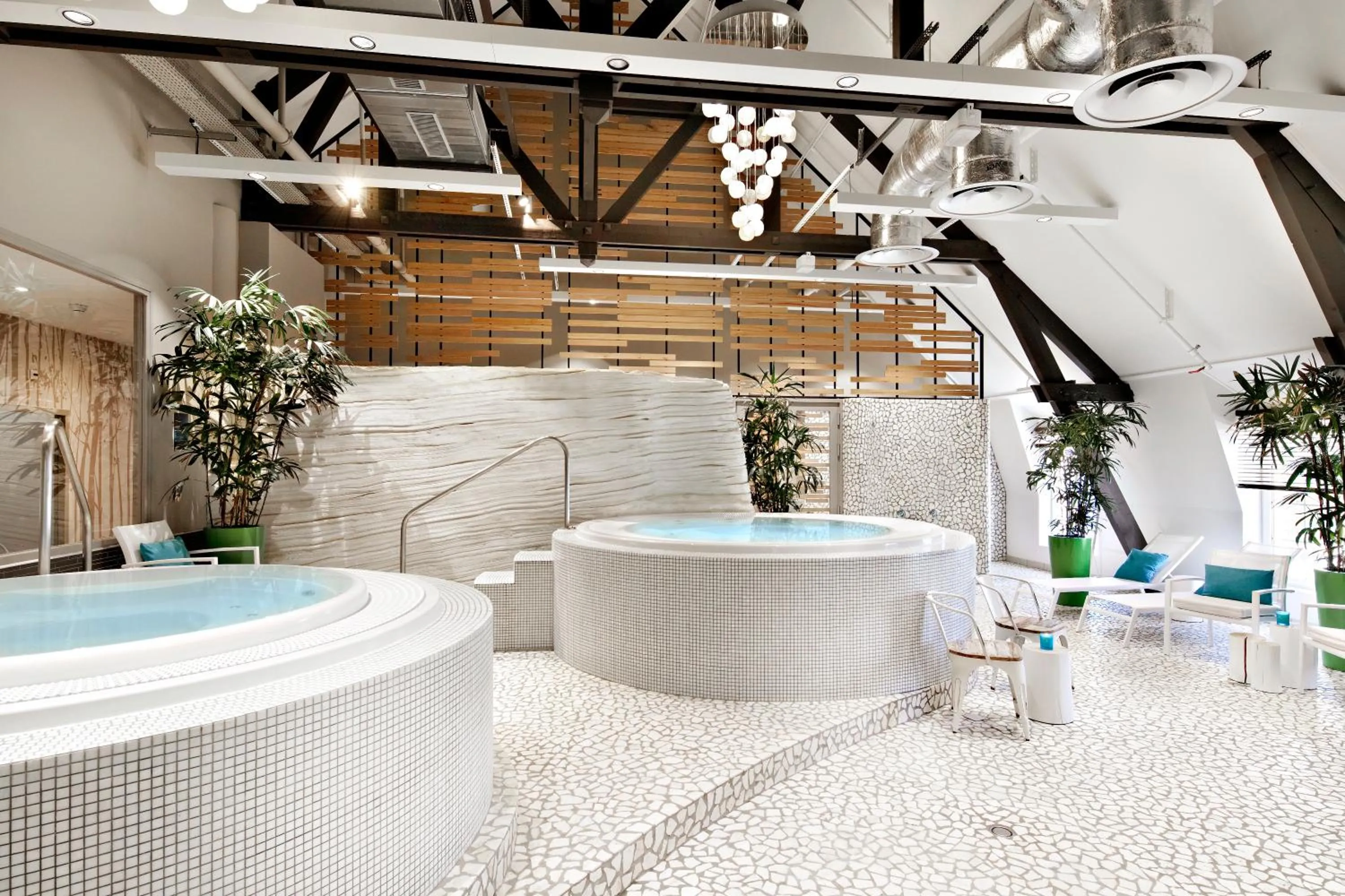 Hot Tub in Center Parcs Le Lac d’Ailette