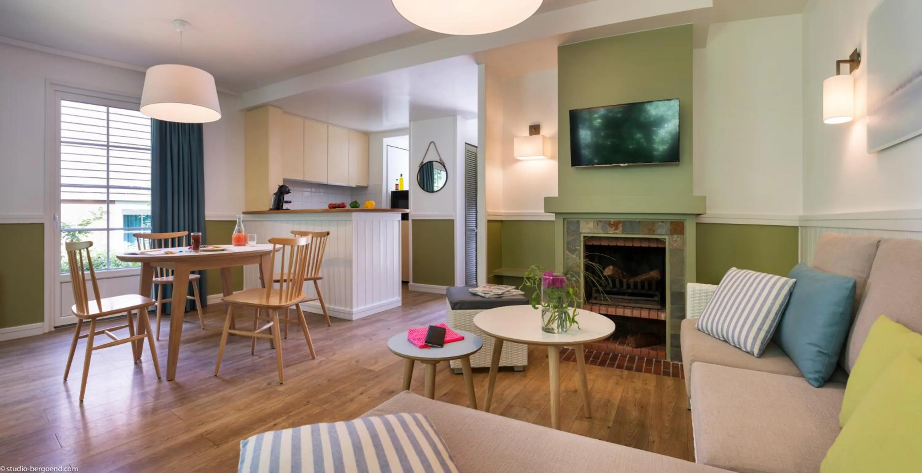 Communal lounge/ TV room in Center Parcs Le Lac d’Ailette