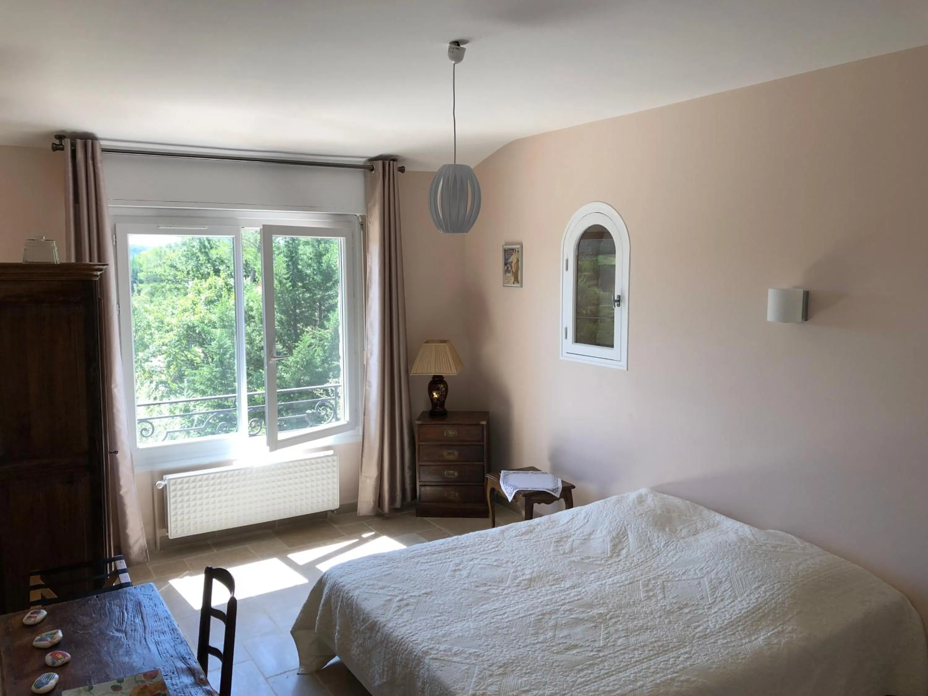 Photo of the whole room, Bed in La Garriniere