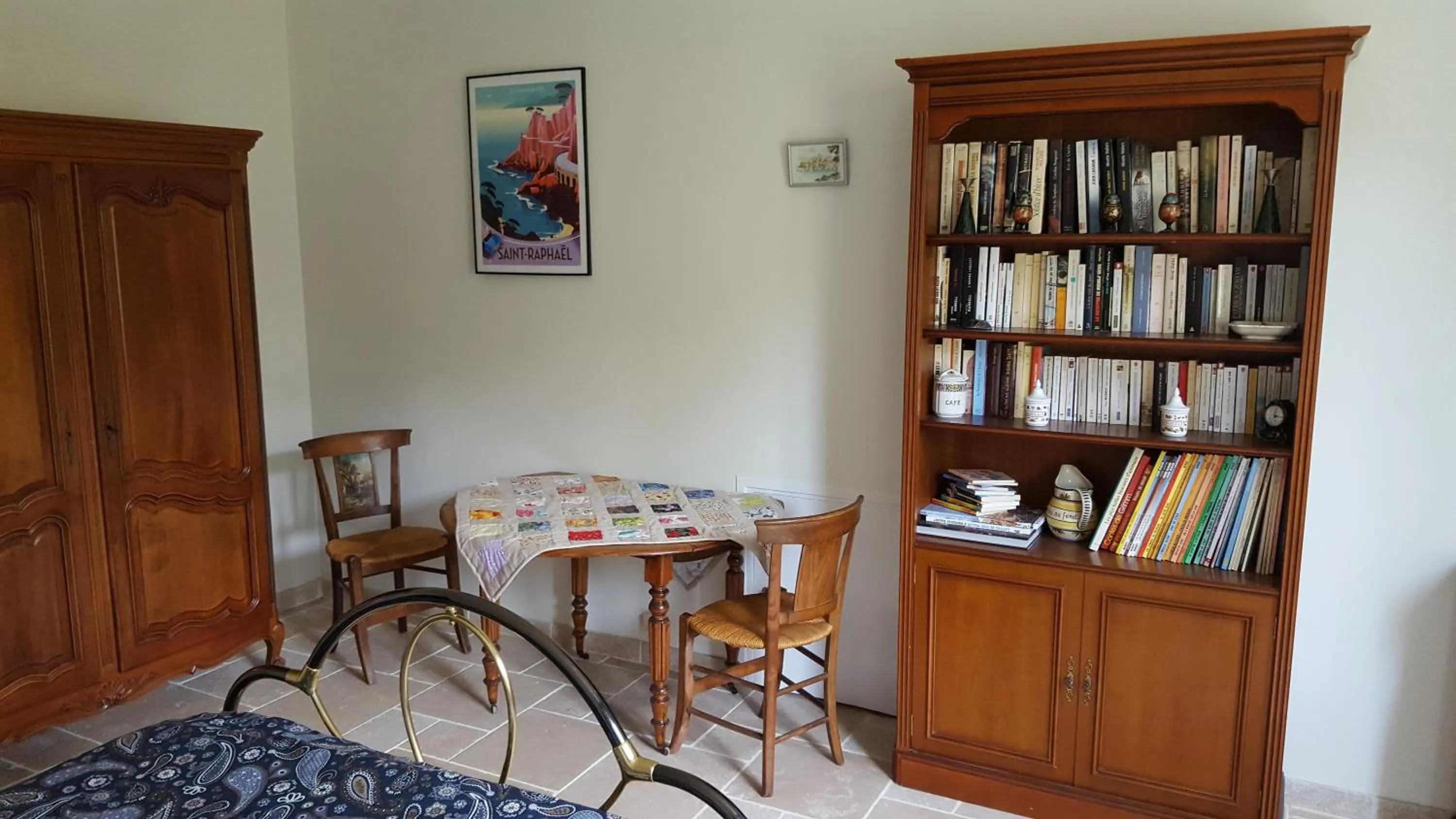 Library in La Garriniere