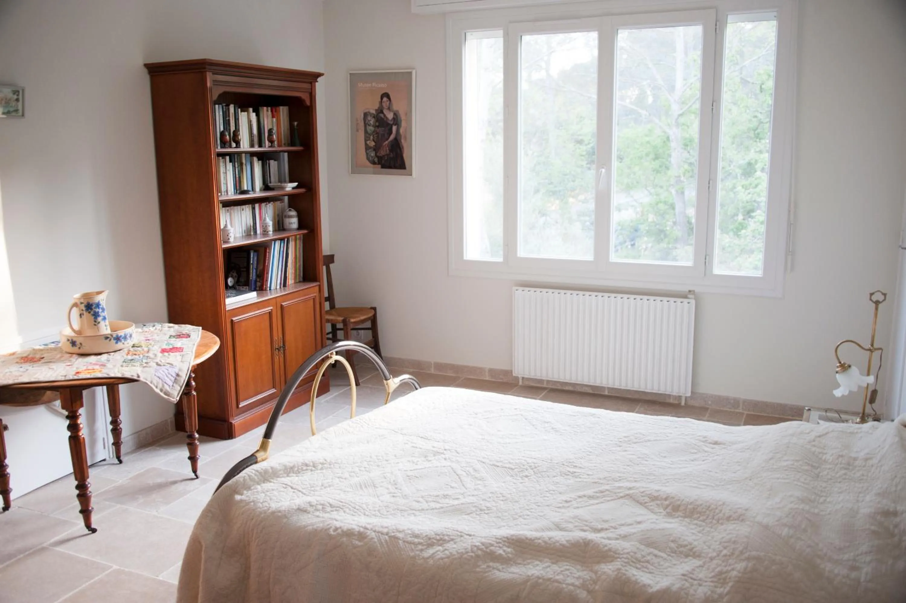 Photo of the whole room, Bed in La Garriniere