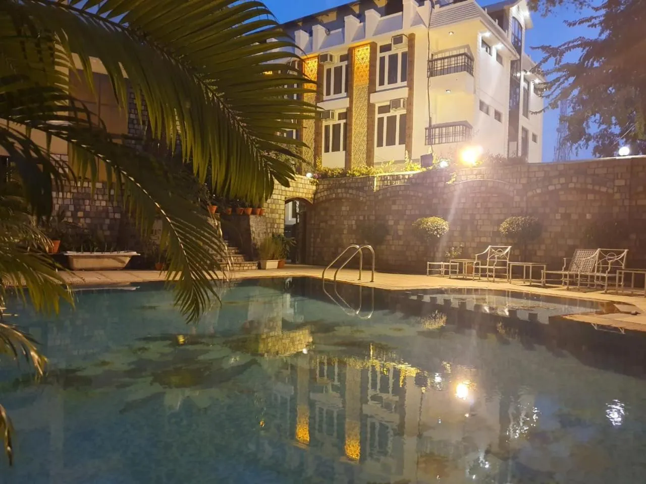 Swimming pool in Hotel Corbett Kingdom