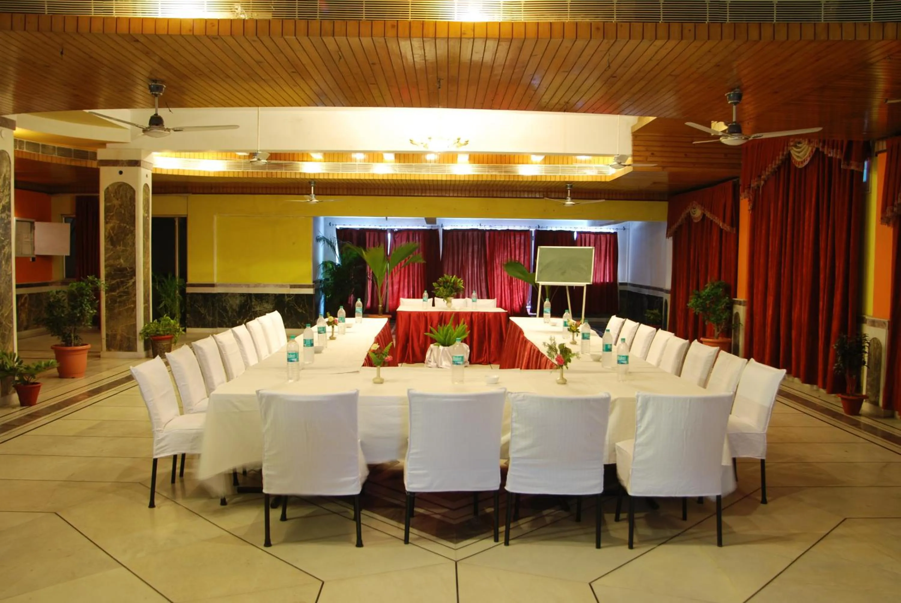 Meeting/conference room in Hotel Corbett Kingdom