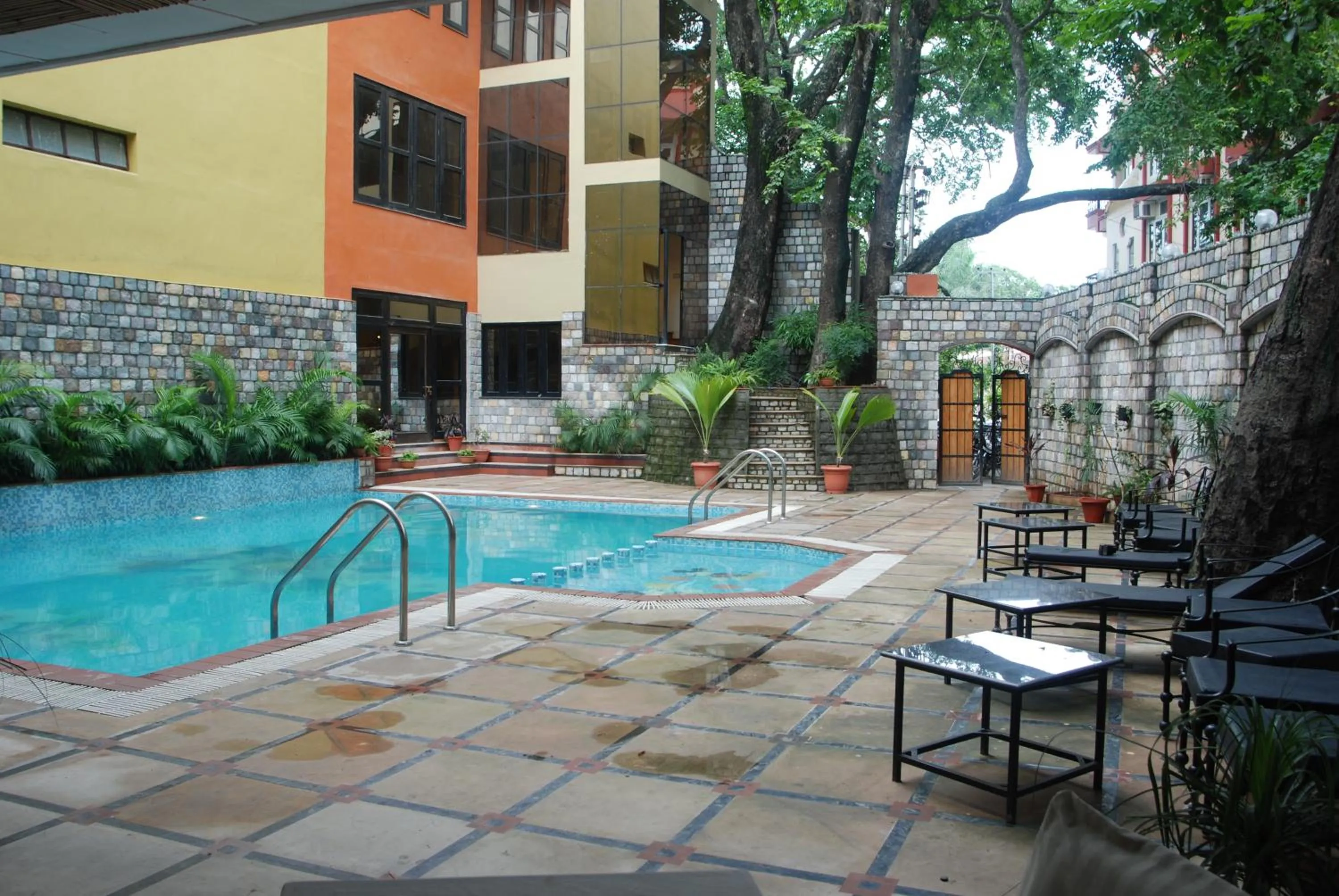 Swimming pool in Hotel Corbett Kingdom