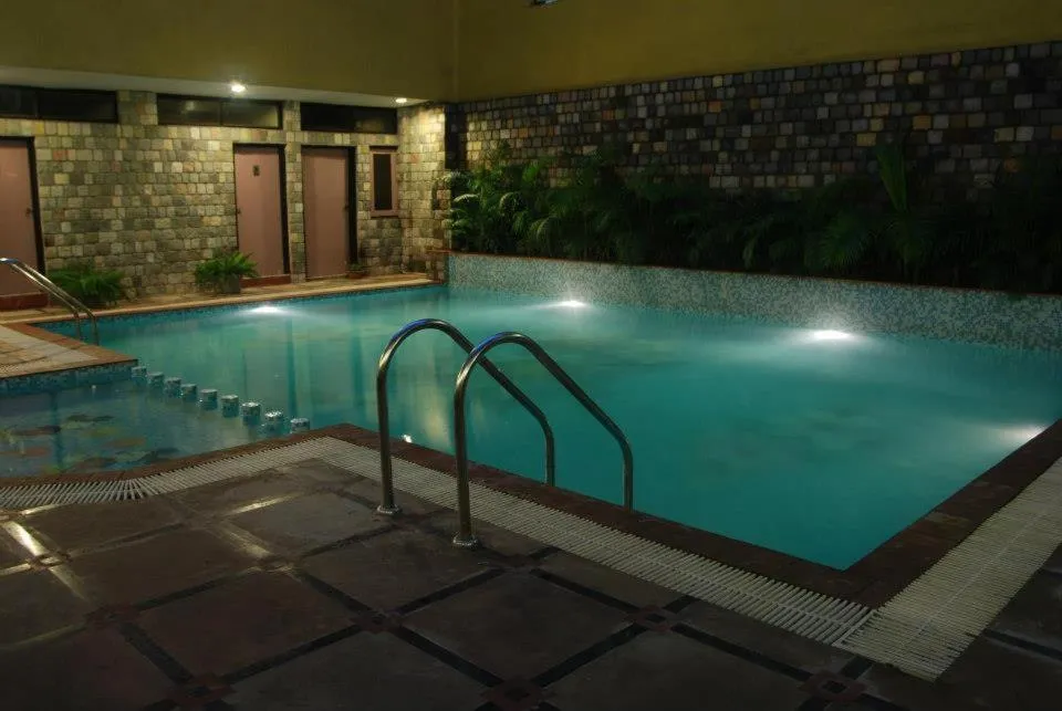 Swimming pool in Hotel Corbett Kingdom
