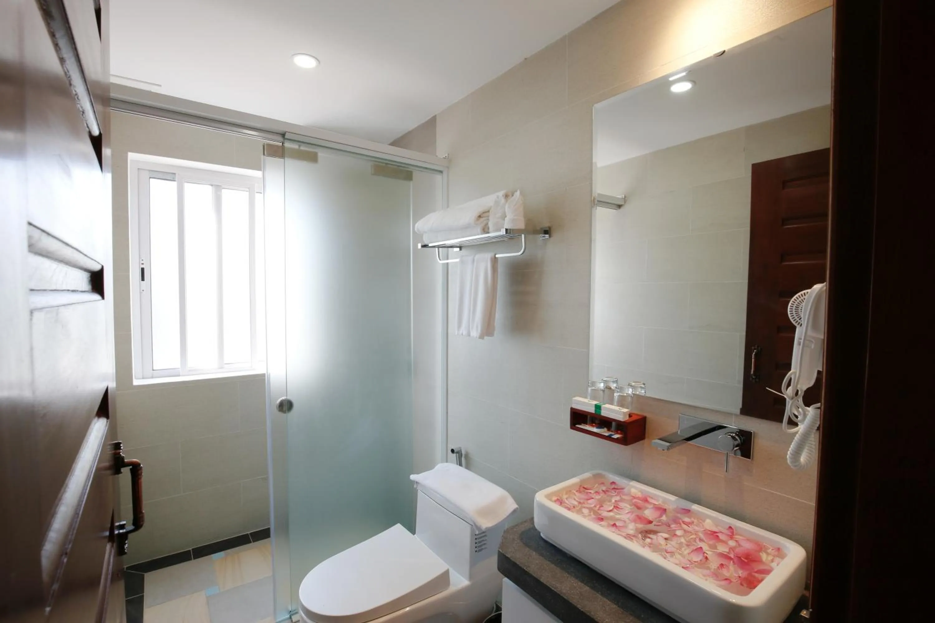 Toilet in Zita Angkor Hotel