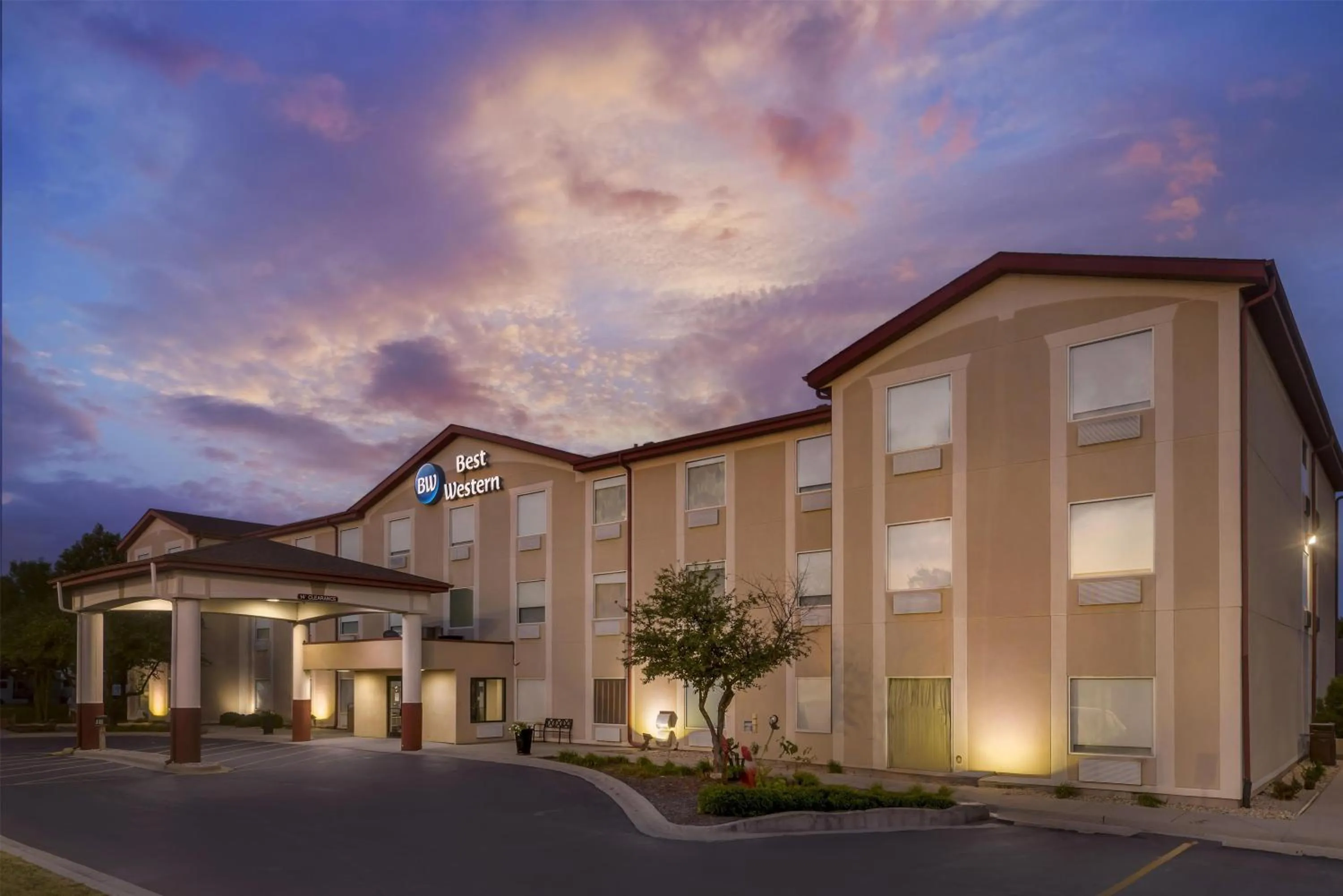 Property building in Best Western Joliet Inn & Suites