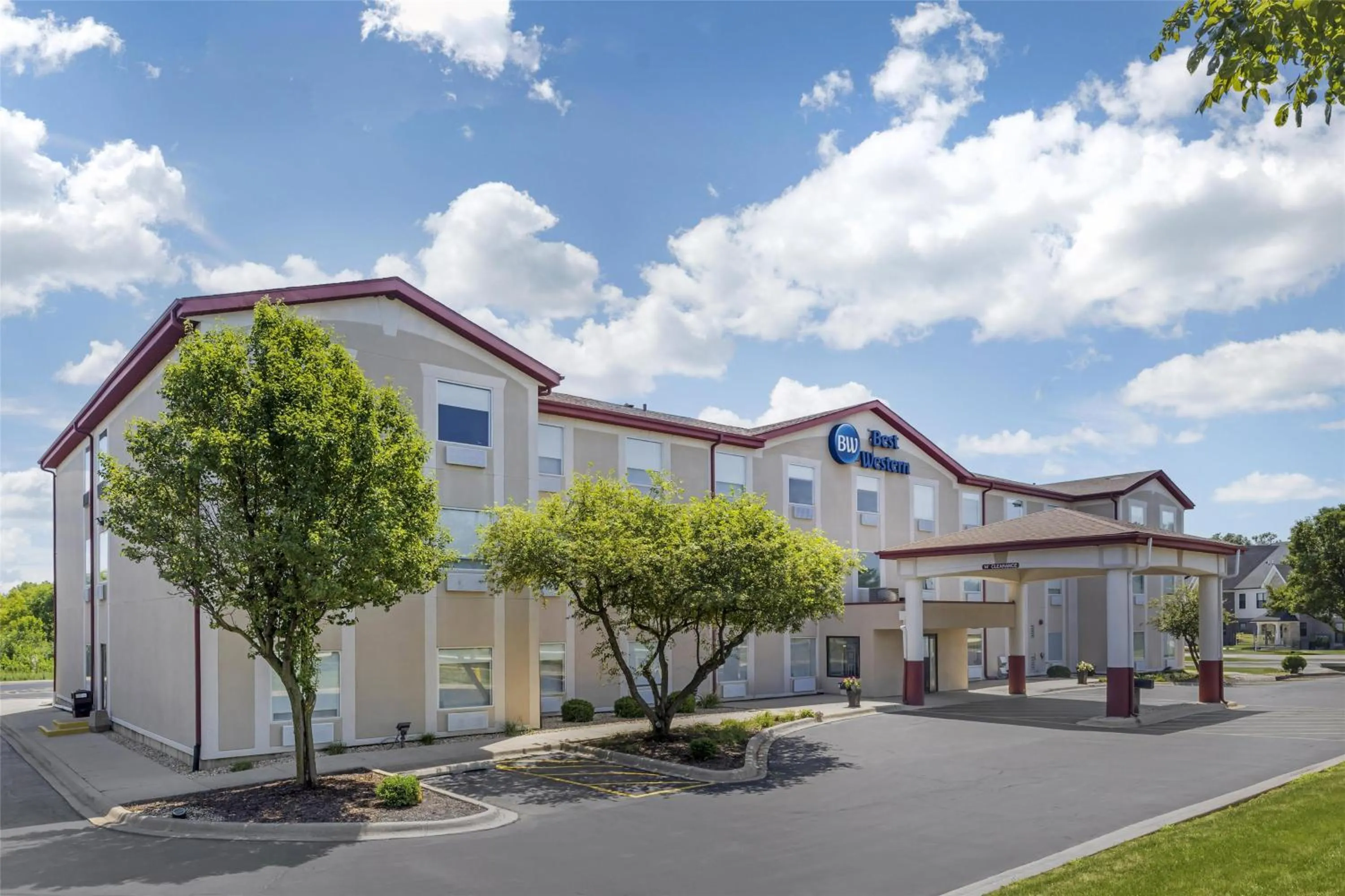 Property building in Best Western Joliet Inn & Suites