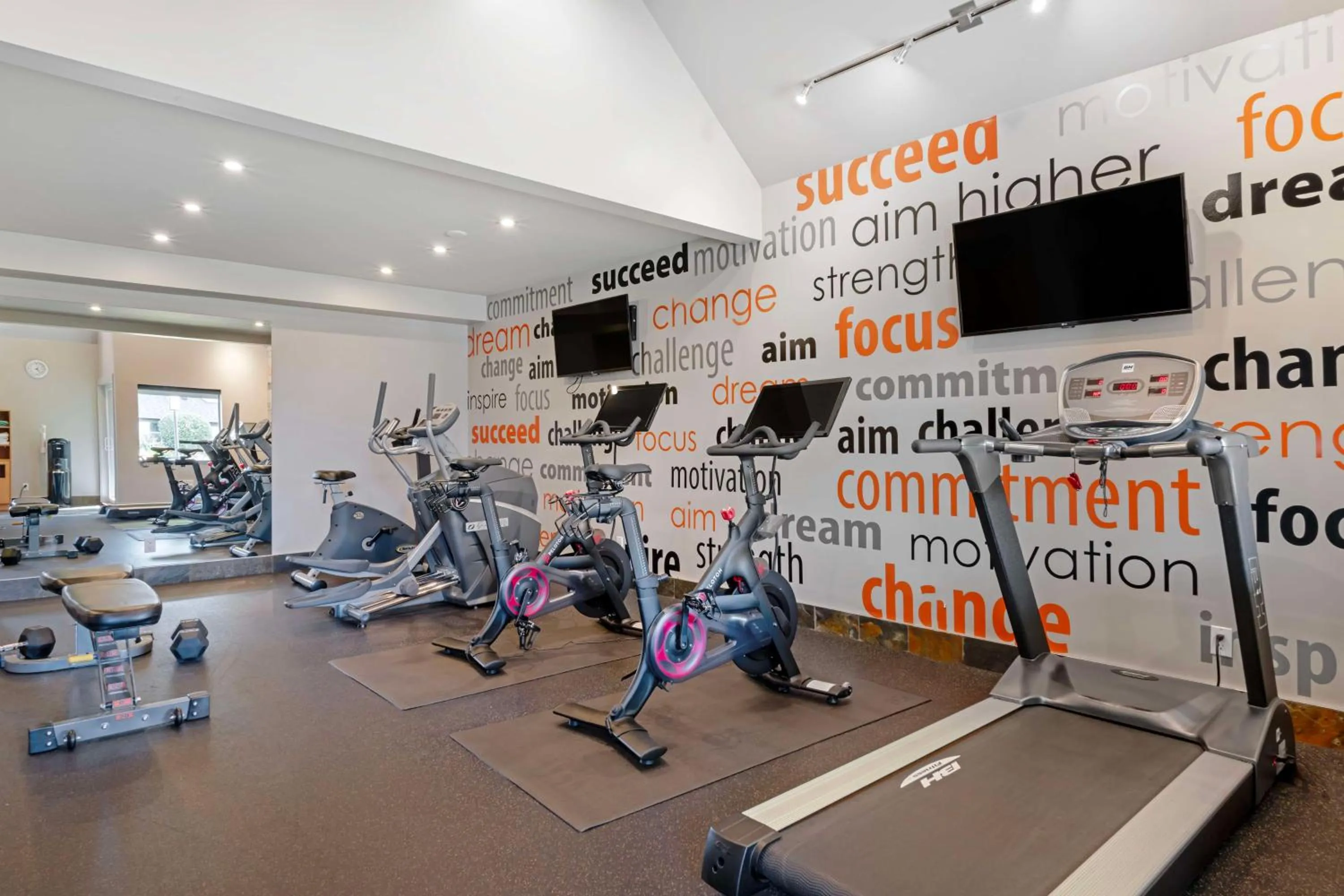 Fitness centre/facilities in Best Western Plus Emerald Isle Hotel