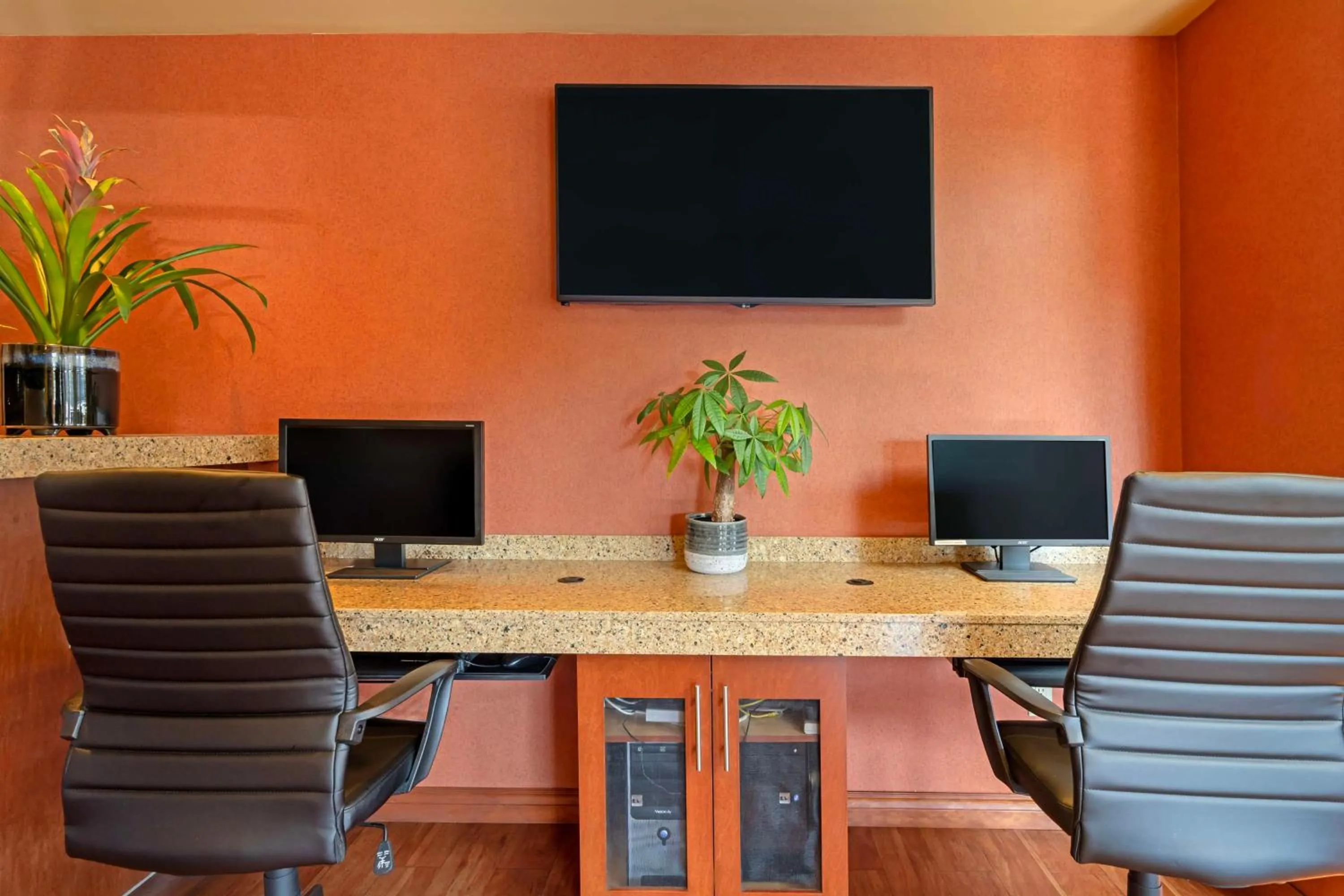 Business facilities in Best Western Plus Emerald Isle Hotel