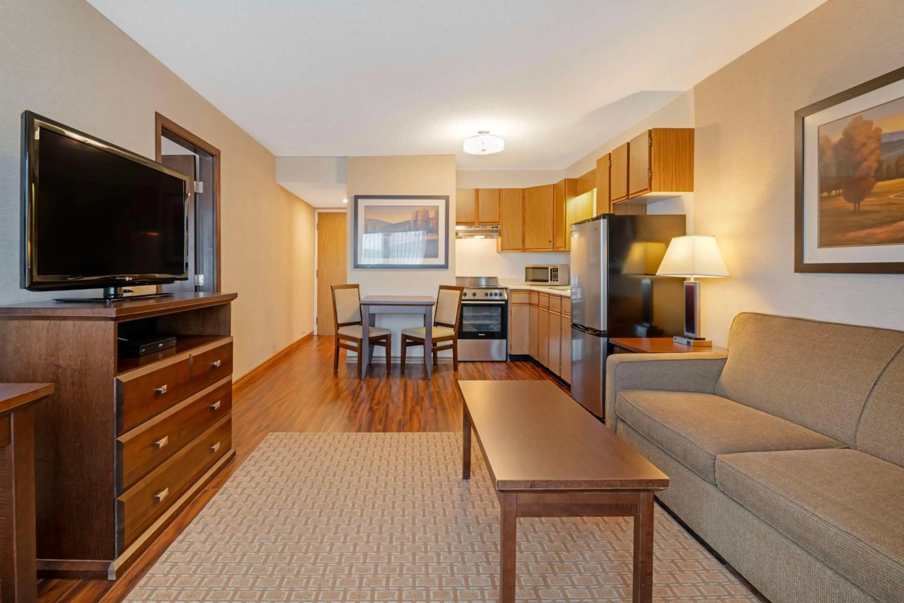 Bedroom in Best Western Plus Emerald Isle Hotel