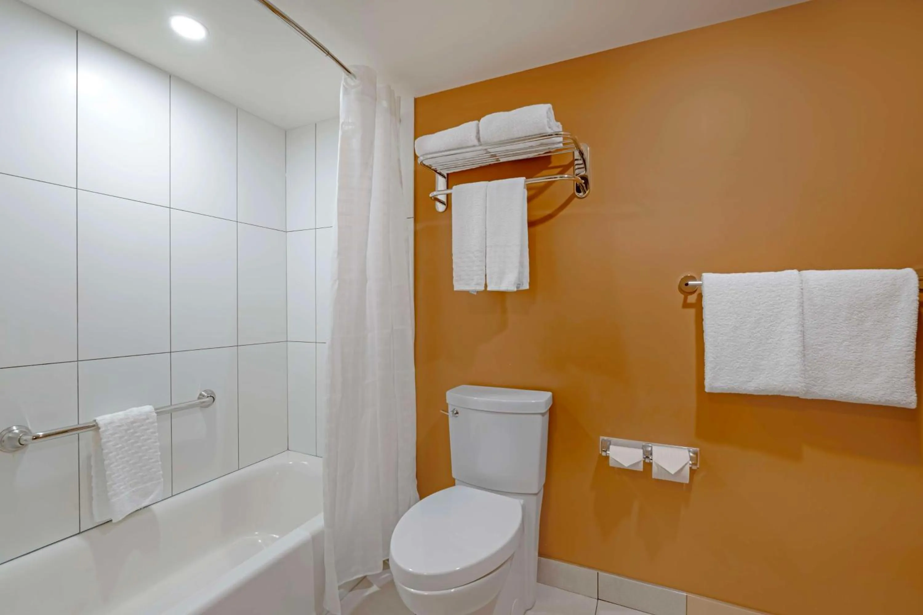 Bathroom in Best Western Plus Emerald Isle Hotel