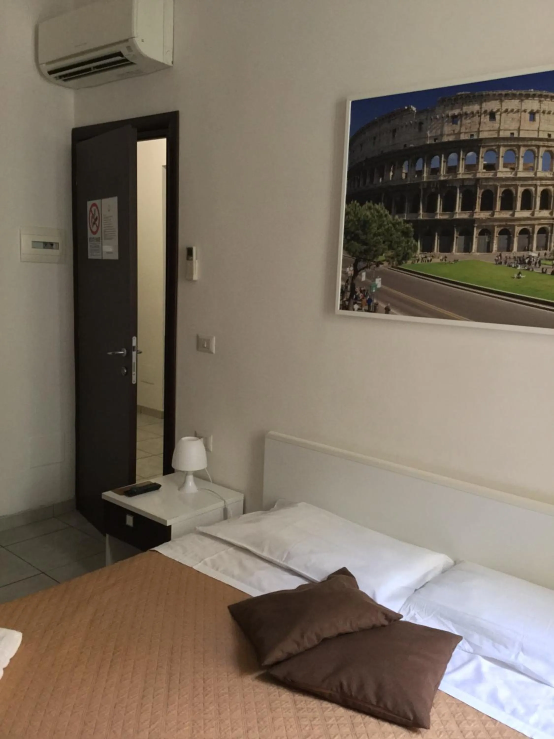 Photo of the whole room, Bed in Cialdini Rome