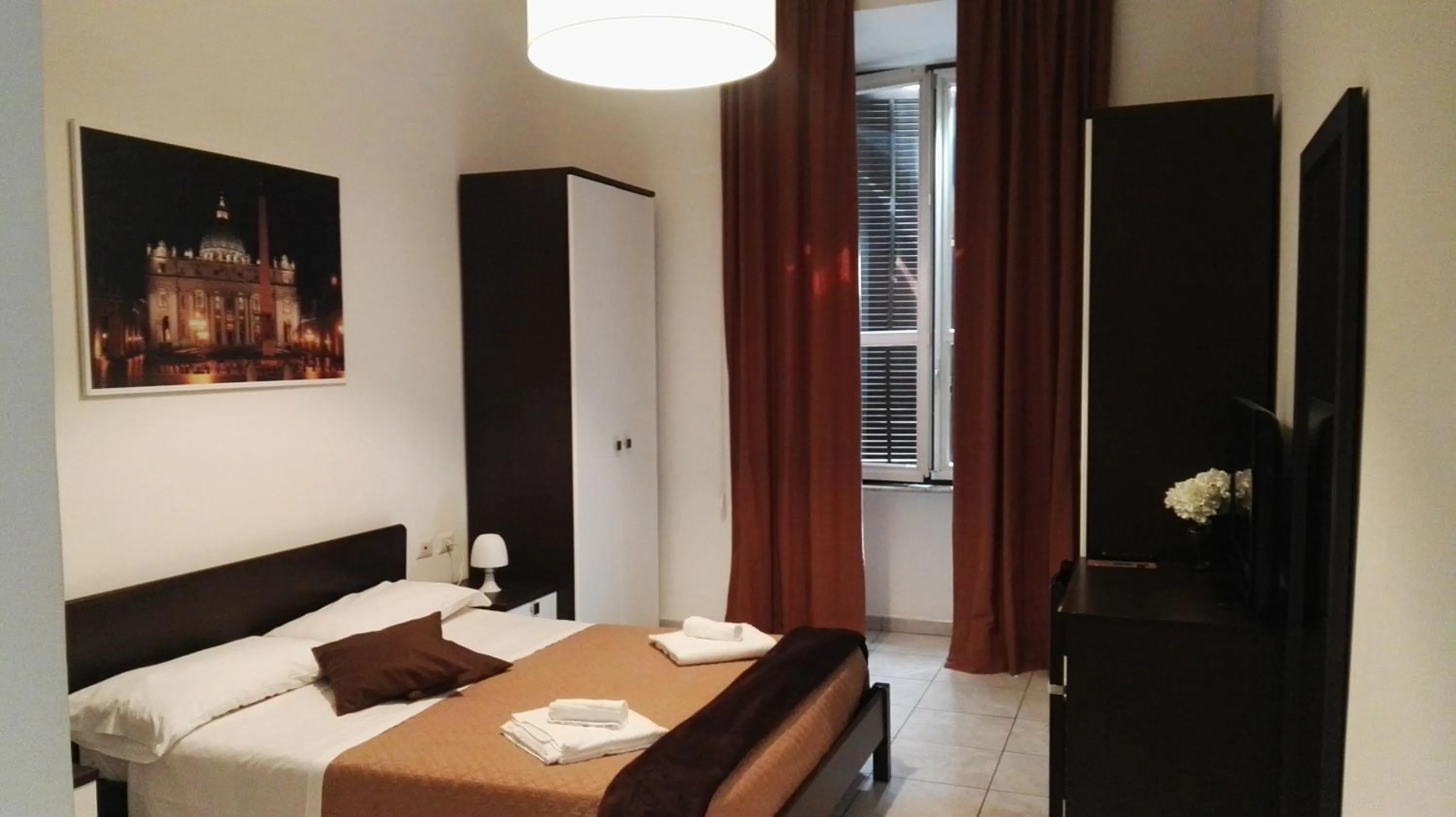 Photo of the whole room, Bed in Cialdini Rome