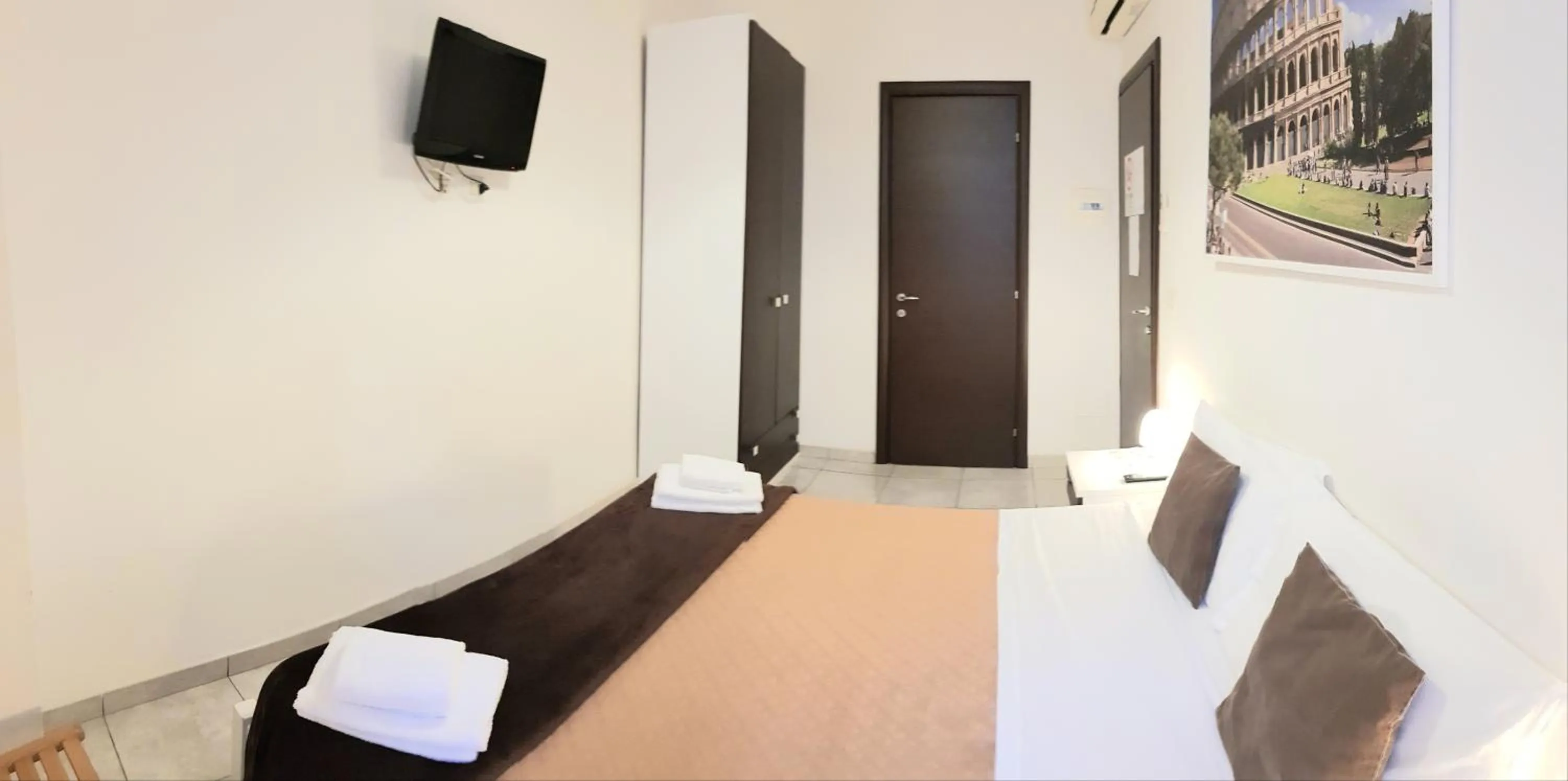 Bedroom, TV/Entertainment Center in Cialdini Rome