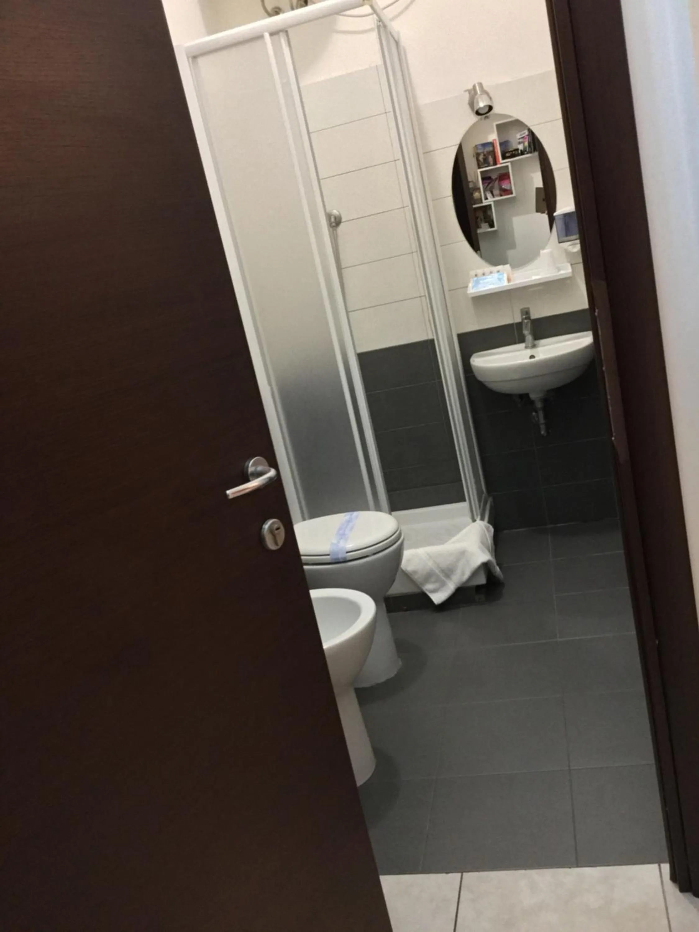 Bathroom in Cialdini Rome