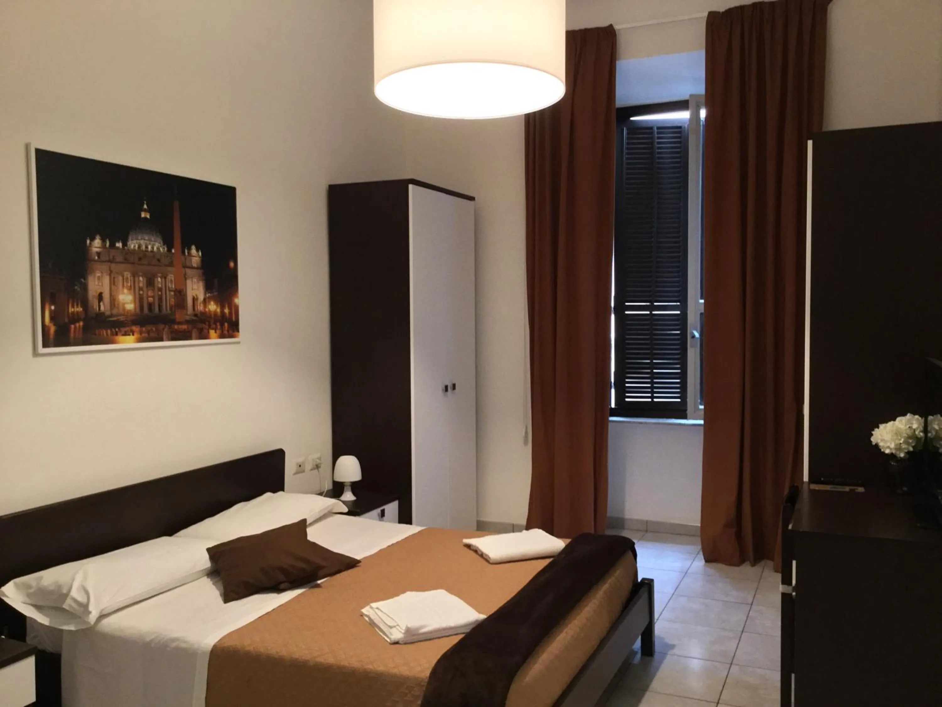 Photo of the whole room, Bed in Cialdini Rome