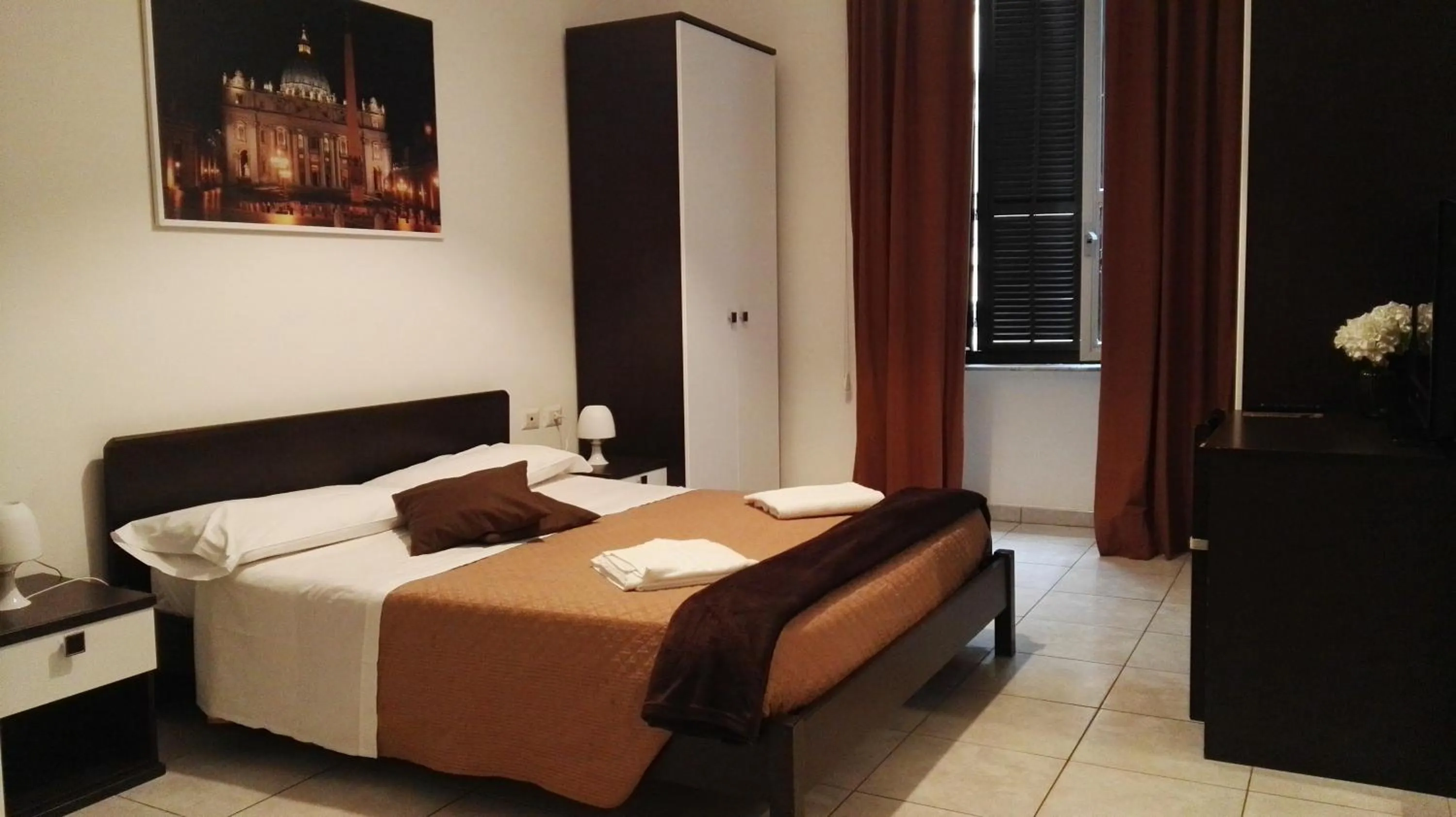 Photo of the whole room, Bed in Cialdini Rome