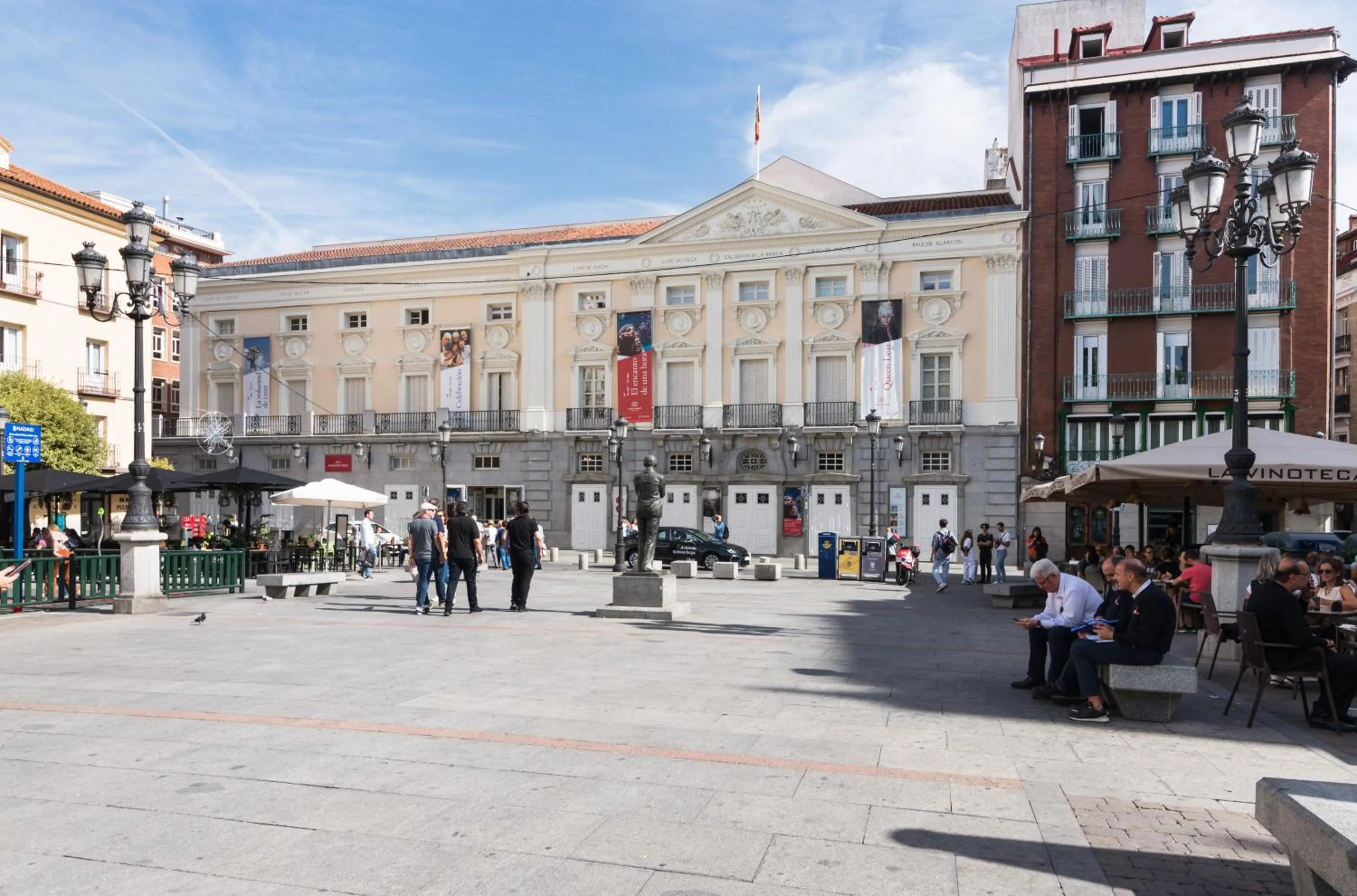Neighbourhood in Hostal Evoke Madrid