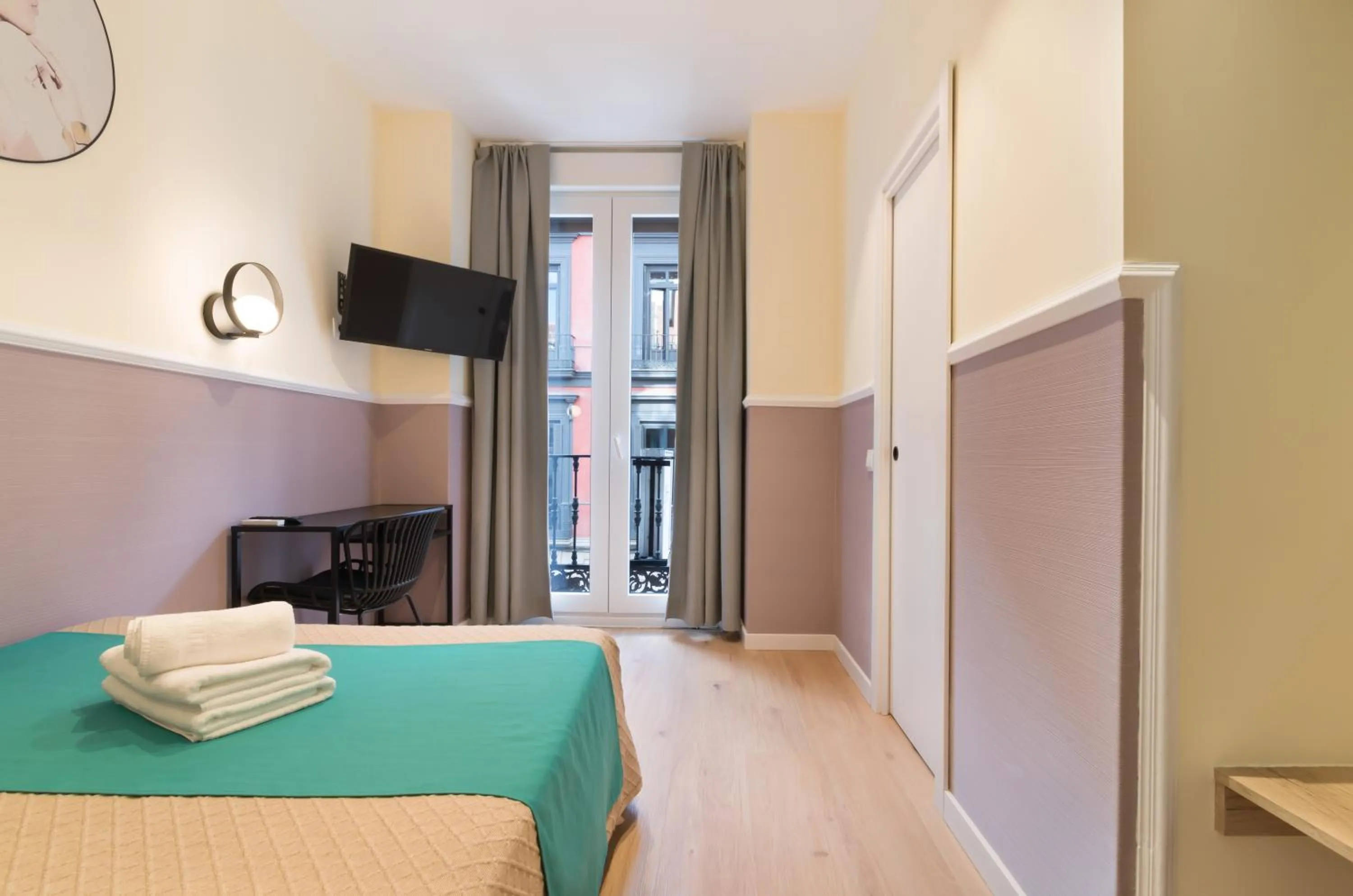 Photo of the whole room, Bed in Hostal Evoke Madrid