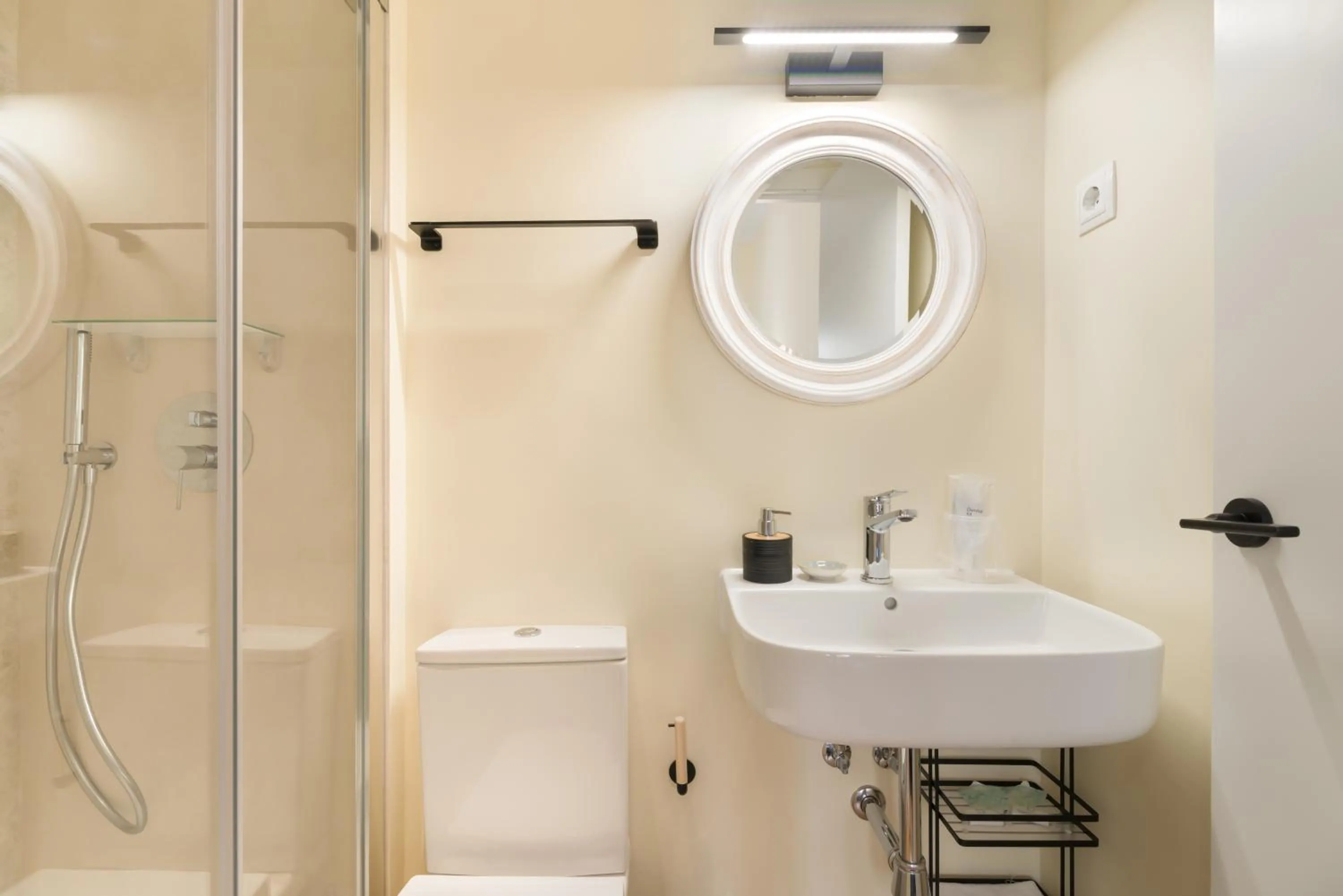 Bathroom in Hostal Evoke Madrid